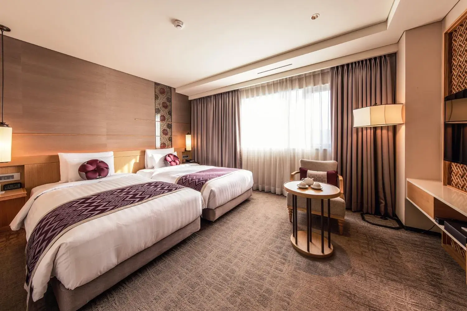 Premier Twin with Breakfast & Club SKY Lounge in Royal Hotel Seoul Premier Twin with Breakfast & Club SKY Lounge in Royal Hotel Seoul