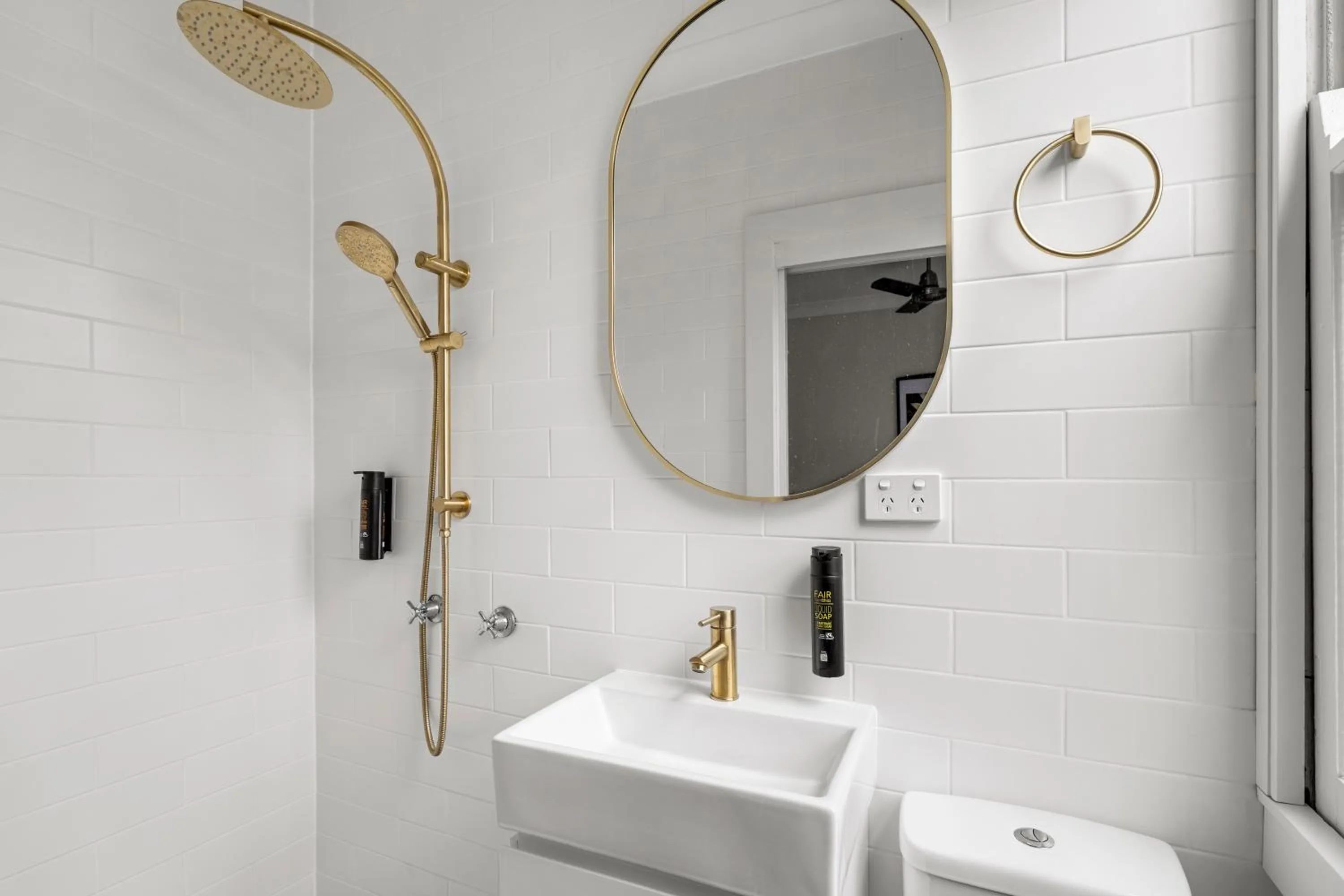 Shower in Metropole Katoomba