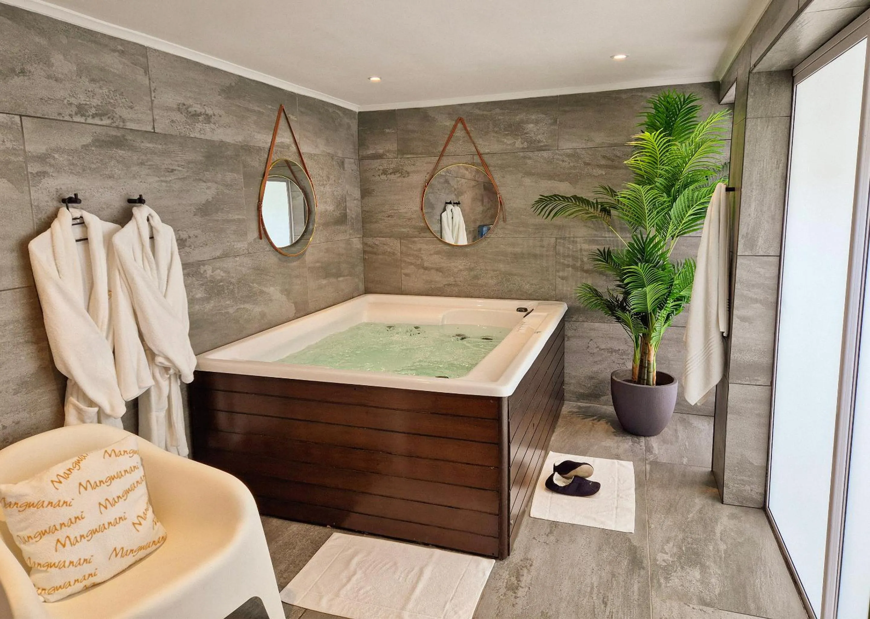 Hot Tub in Blue Marlin All-Inclusive Seascape by Dream Resorts