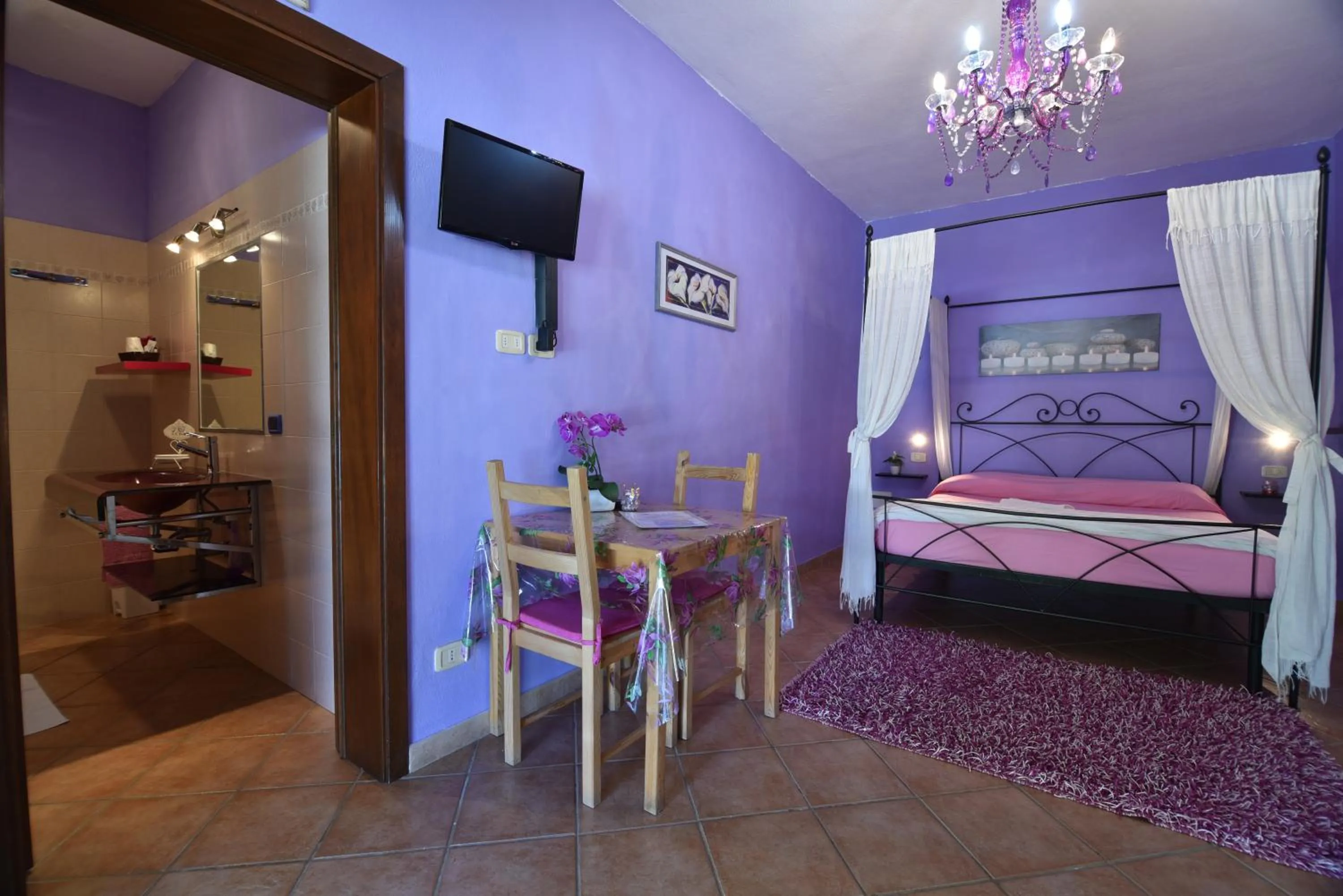 Photo of the whole room, Bed in Villa Isabella