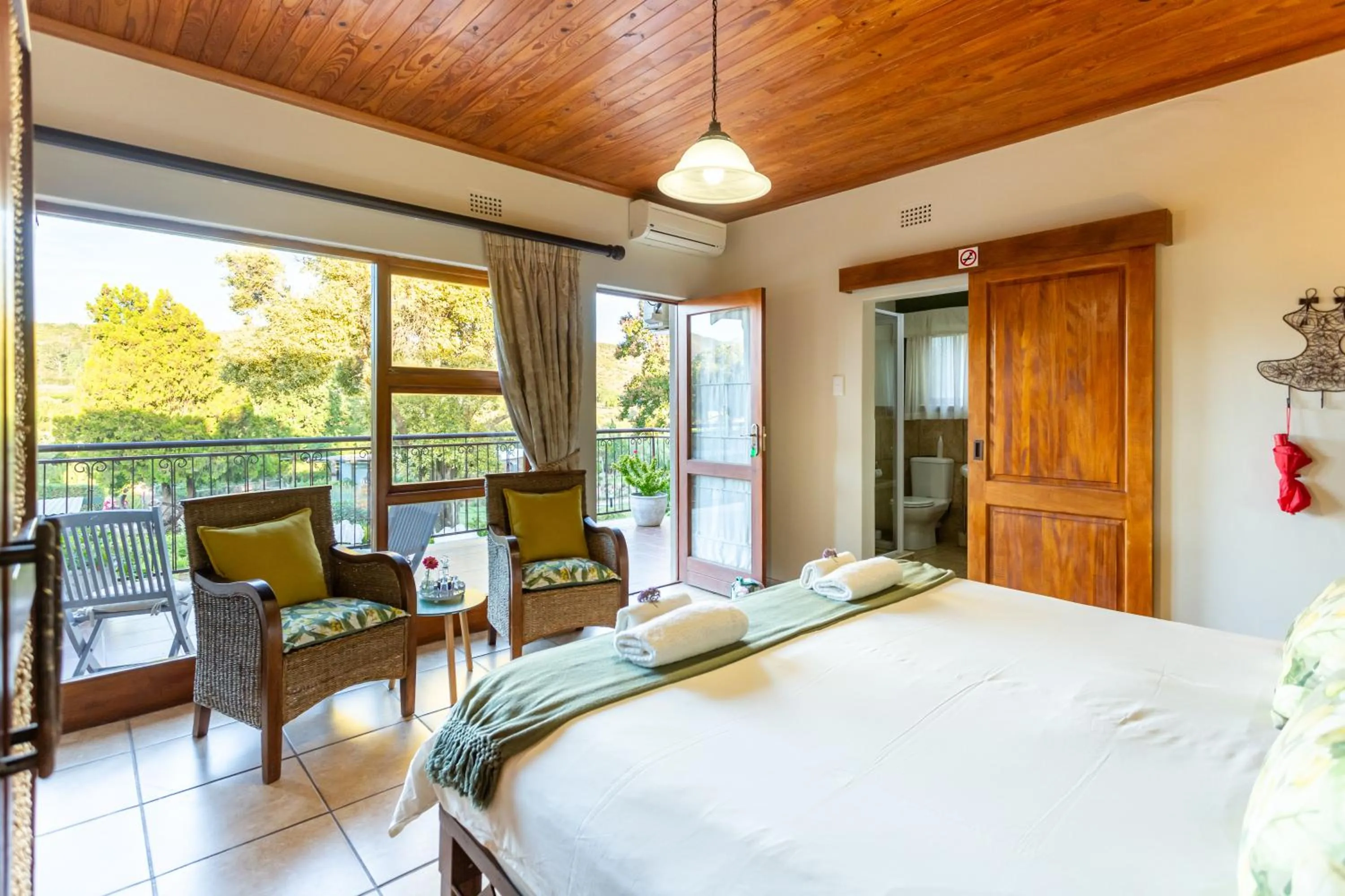 Bed in Die Fonteine Country Guesthouse and Glamping