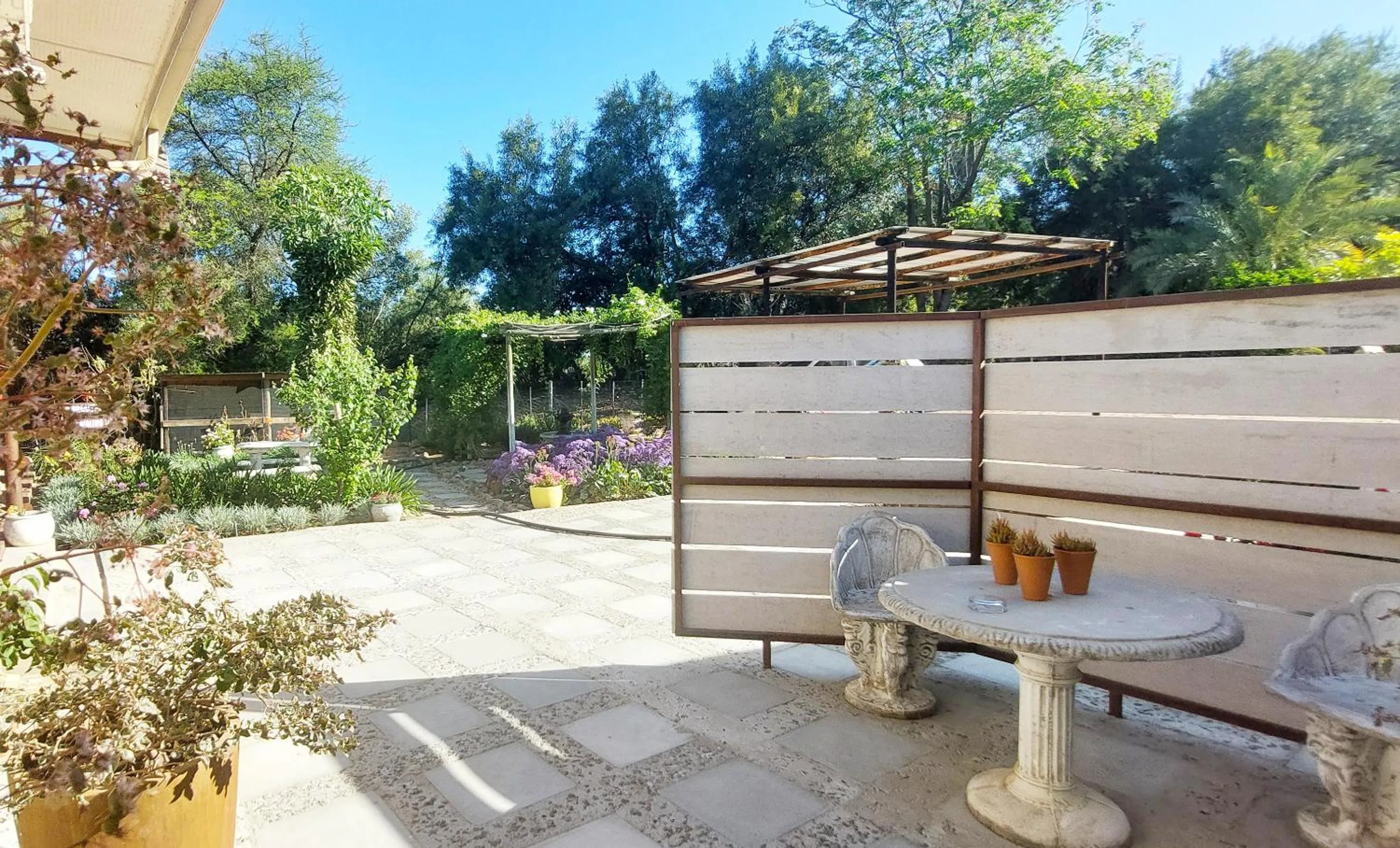 Patio in Die Fonteine Country Guesthouse and Glamping