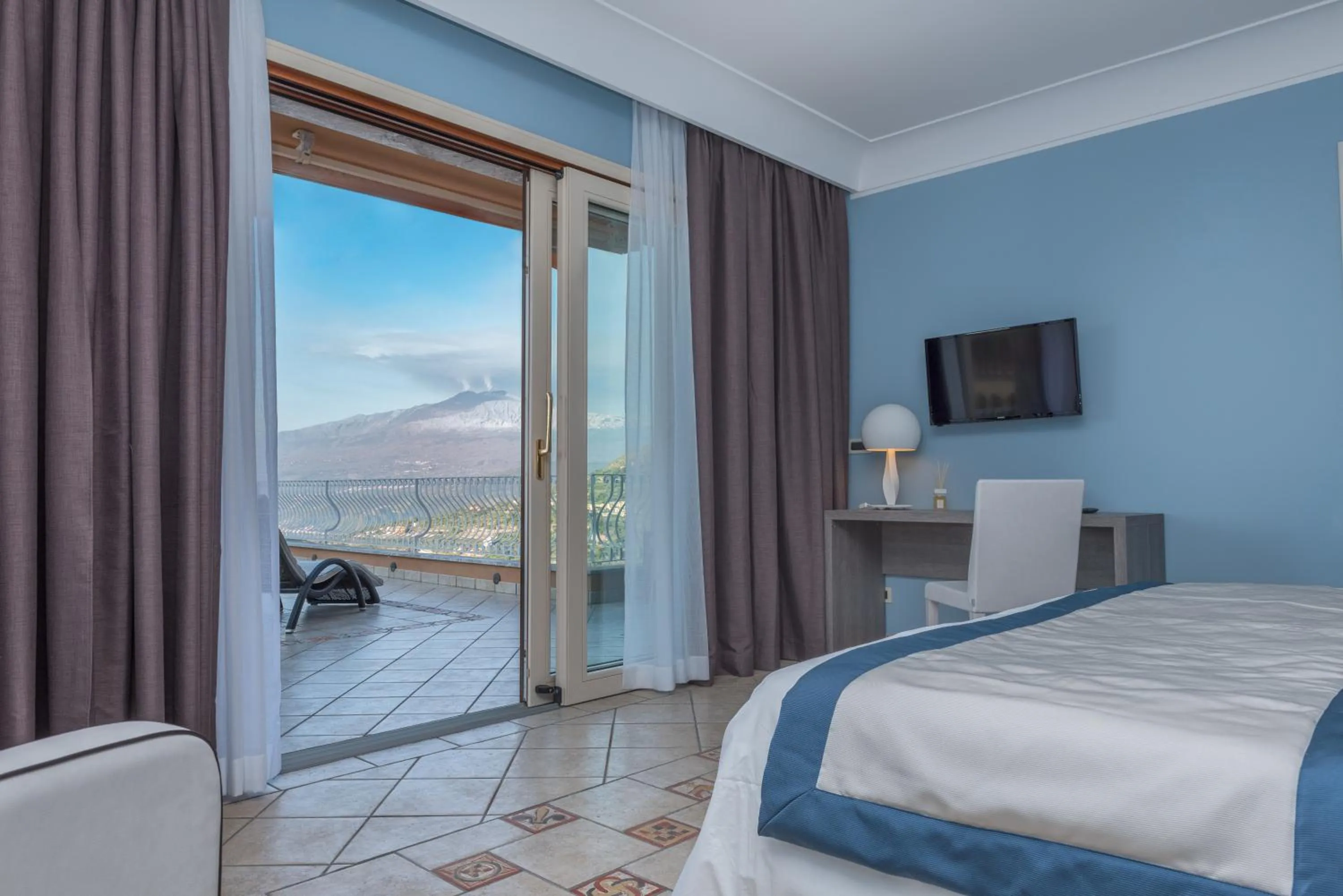 View (from property/room), Bed in Villa Le Terrazze Charming Rooms