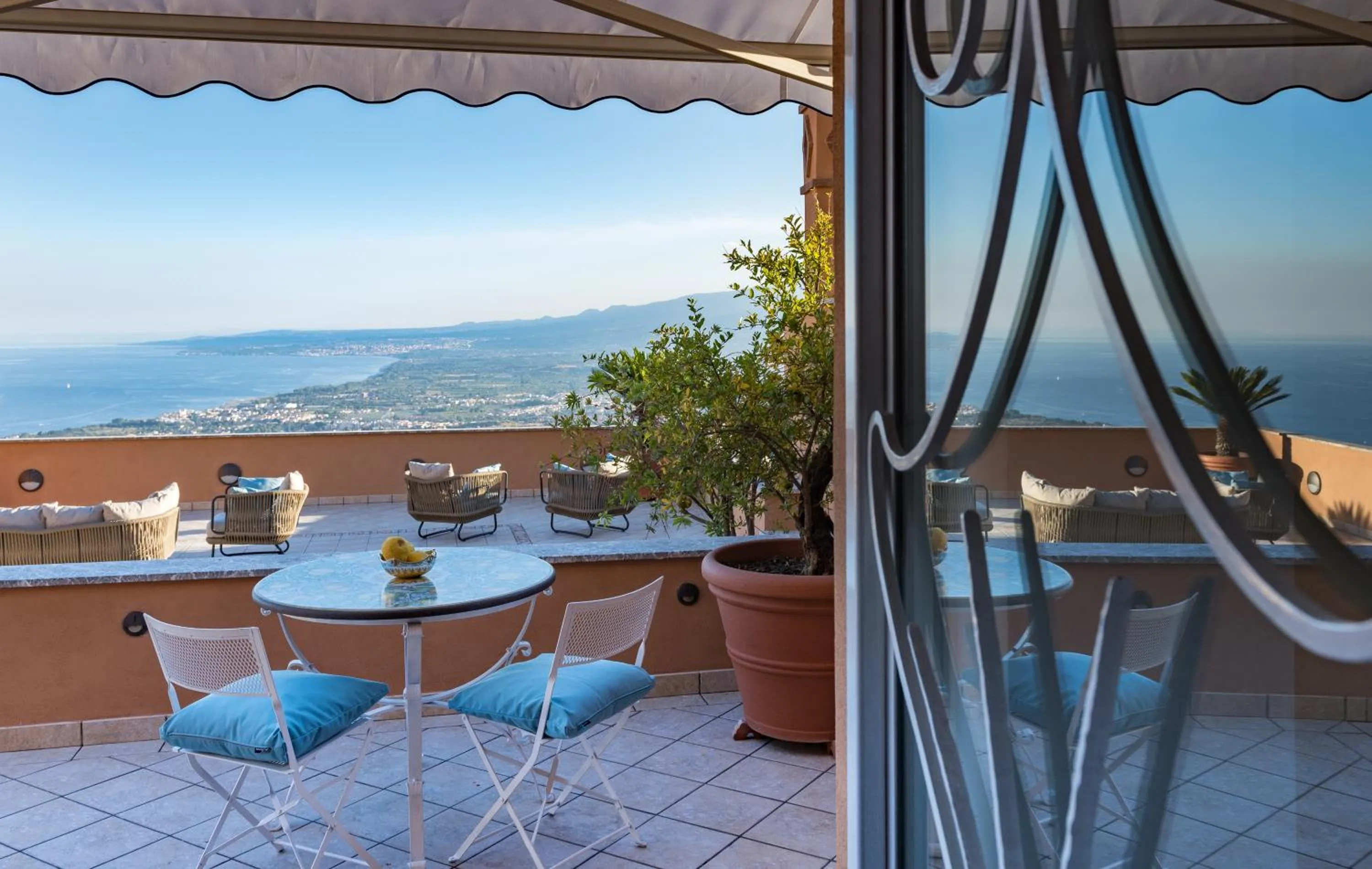 Lobby or reception in Villa Le Terrazze Charming Rooms