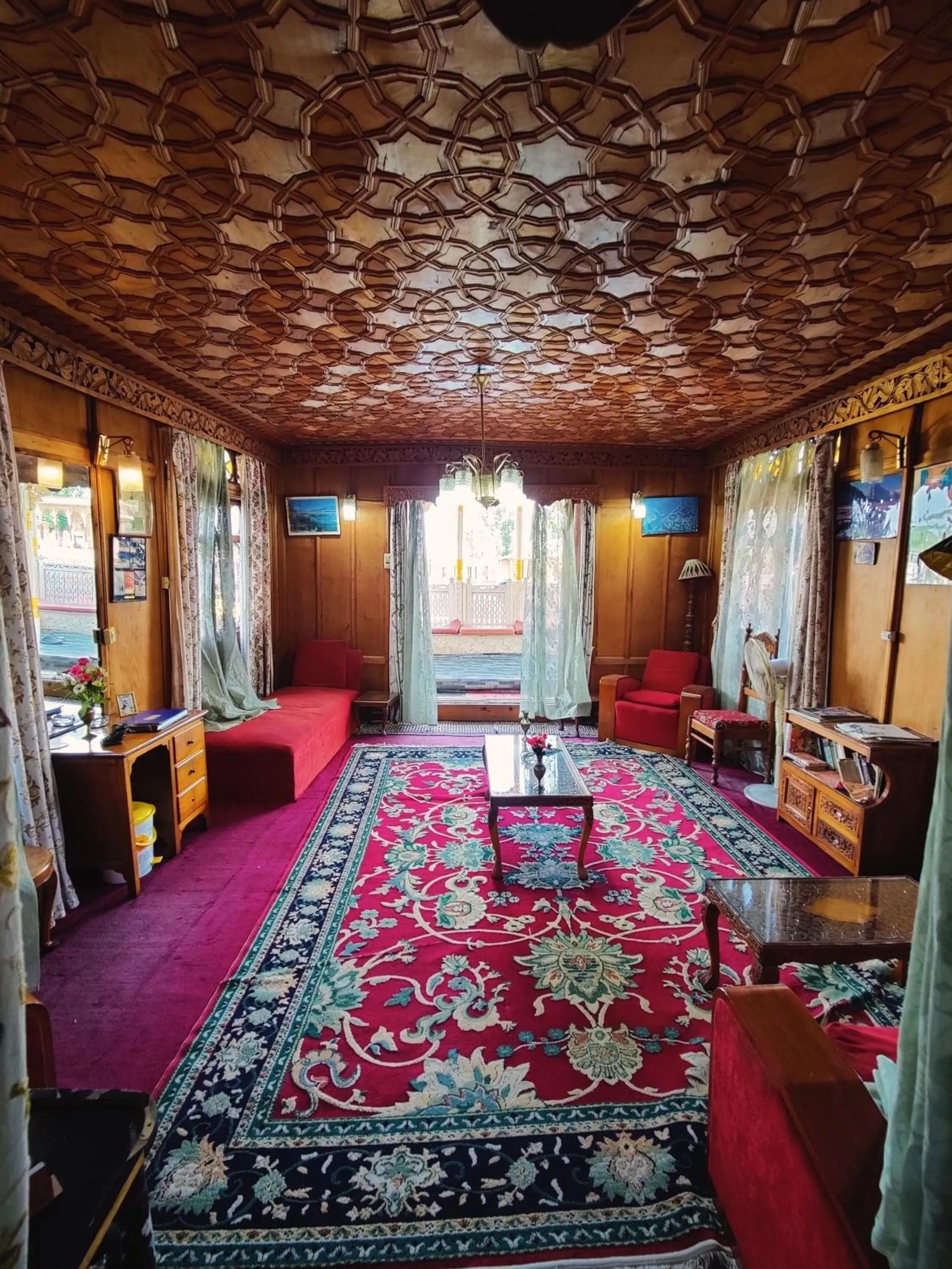 Lobby or reception in Shiraz Deluxe Houseboat