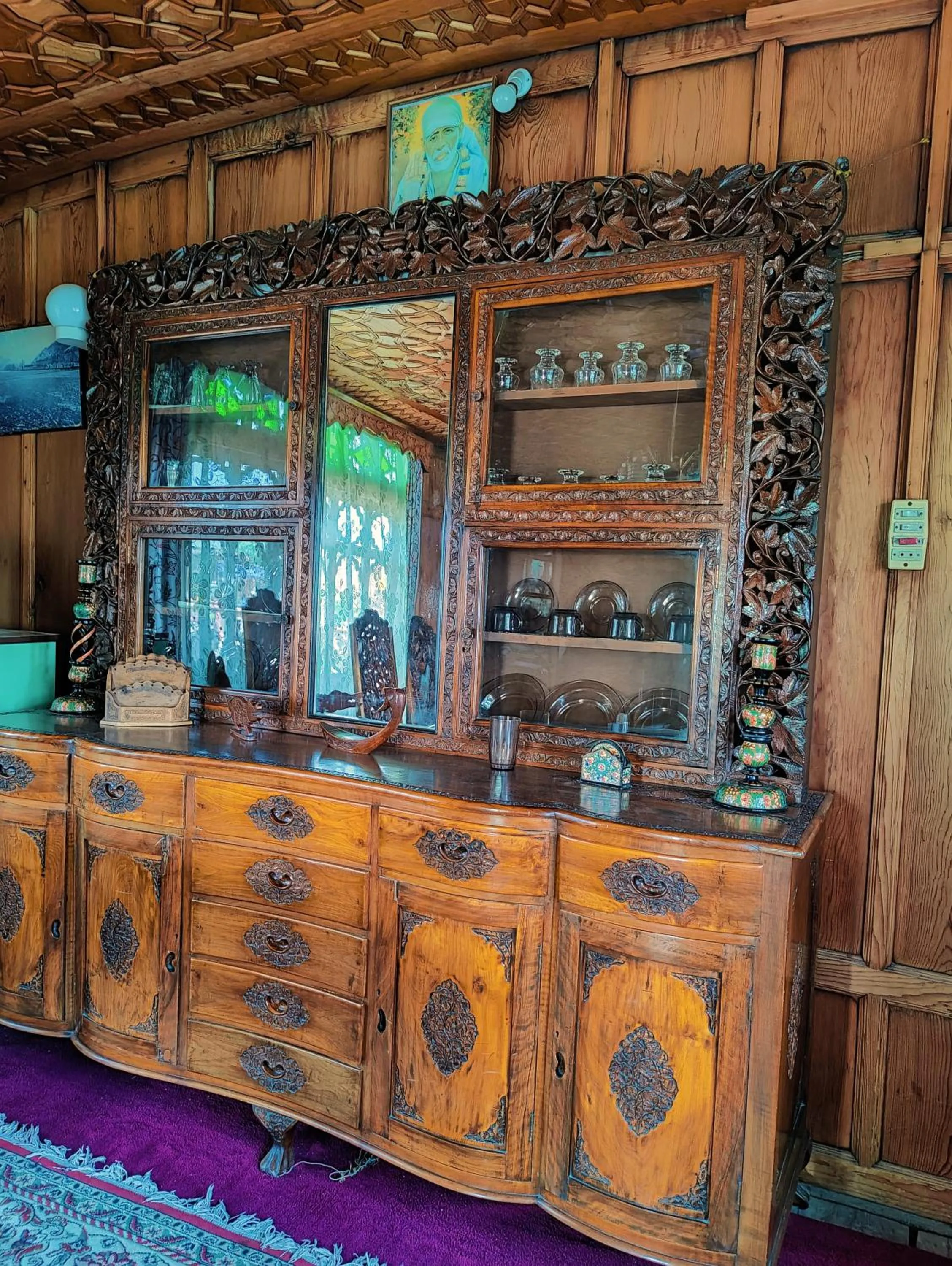 Lobby or reception in Shiraz Deluxe Houseboat