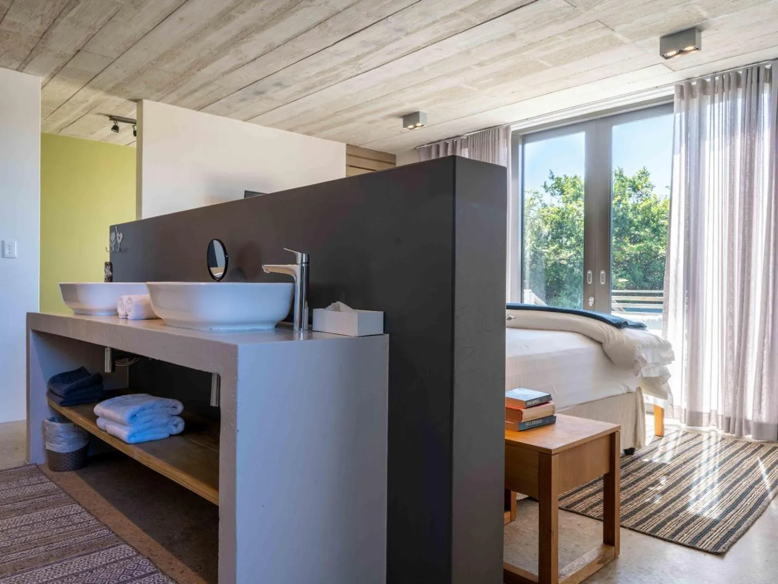 Bathroom, Bed in Christiana Lodge