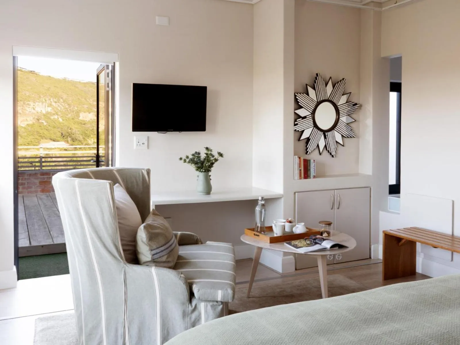 Seating area, Bed in Christiana Lodge