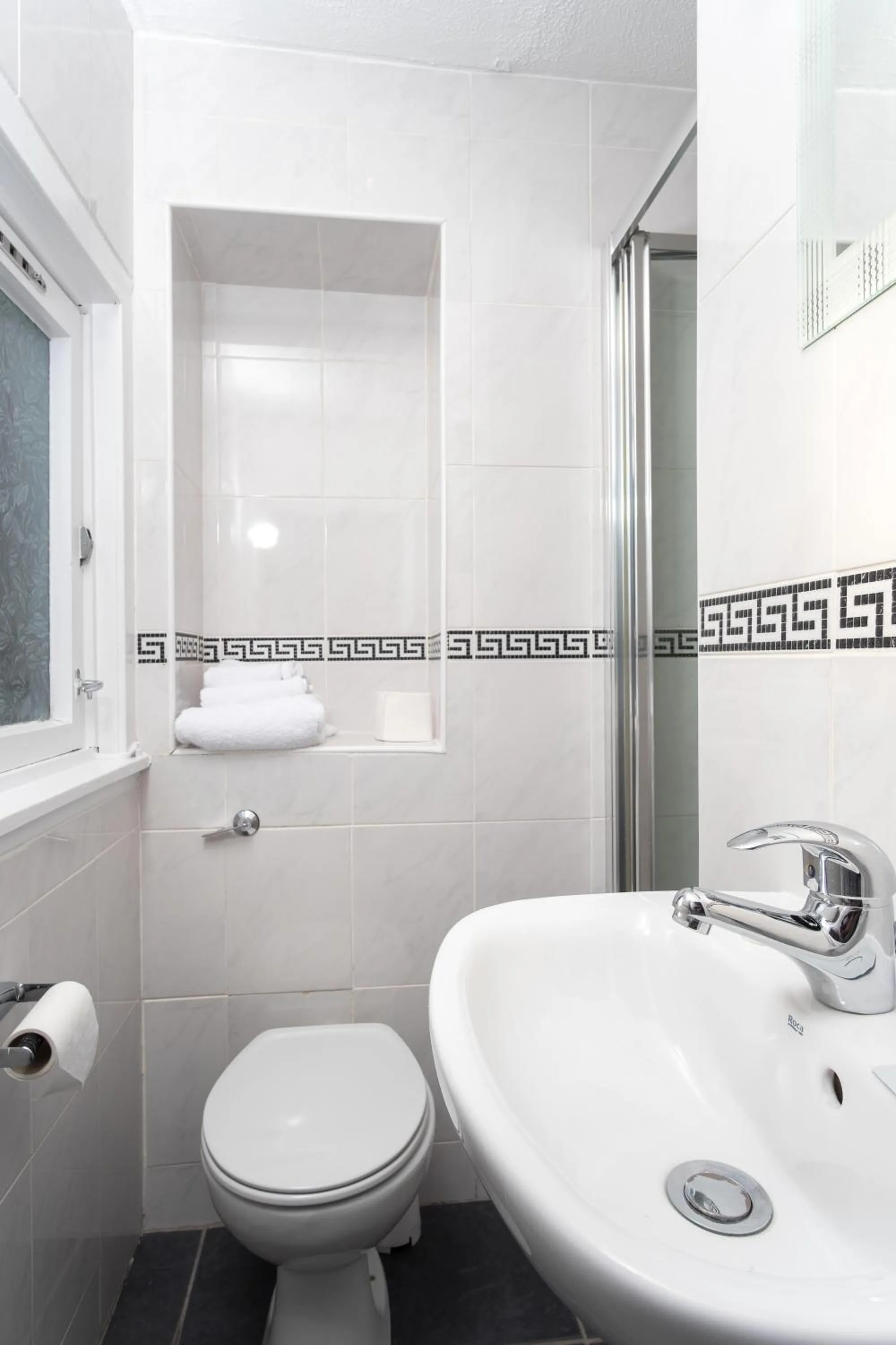 Shower in Adamson Hotel