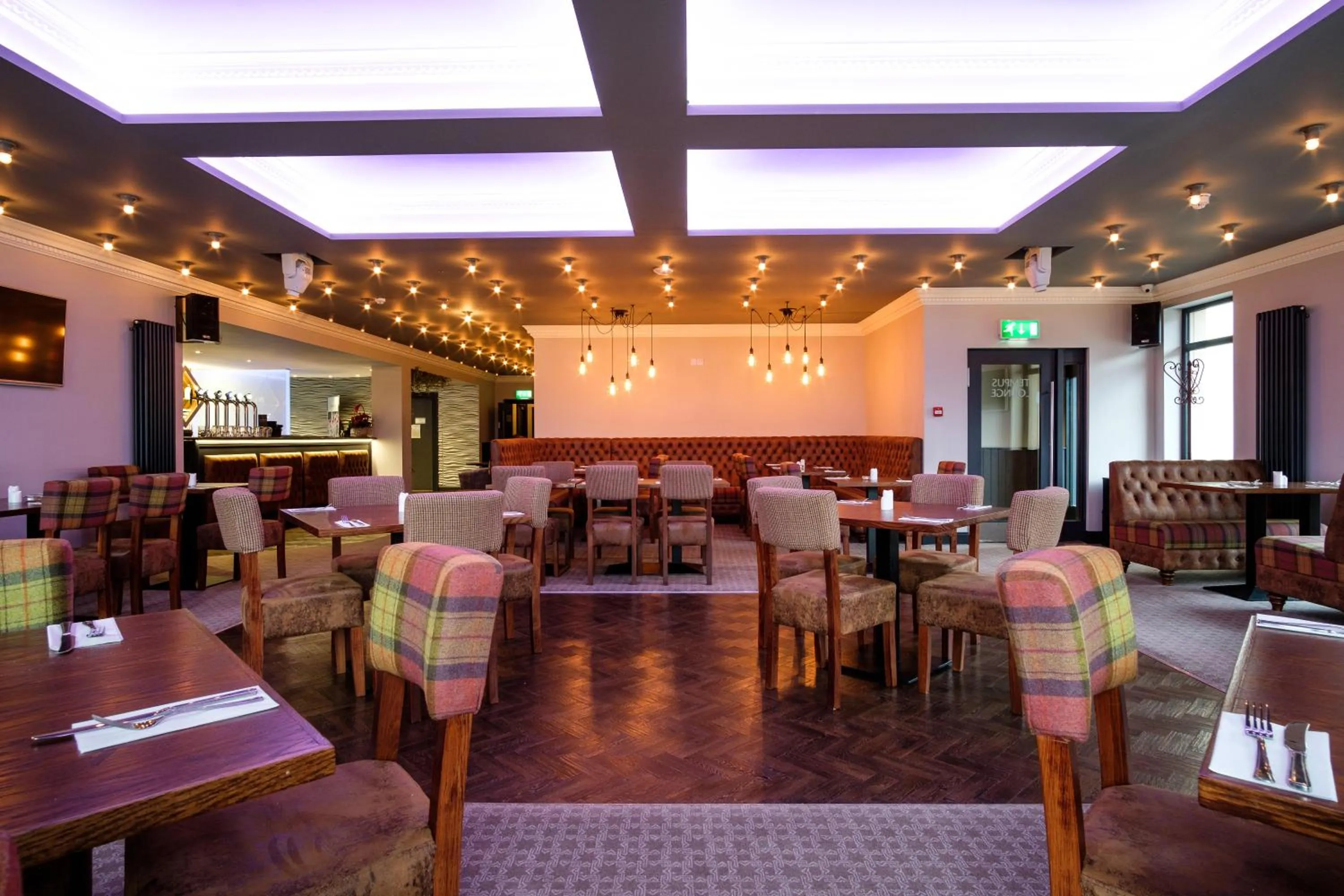 Restaurant/places to eat in Adamson Hotel