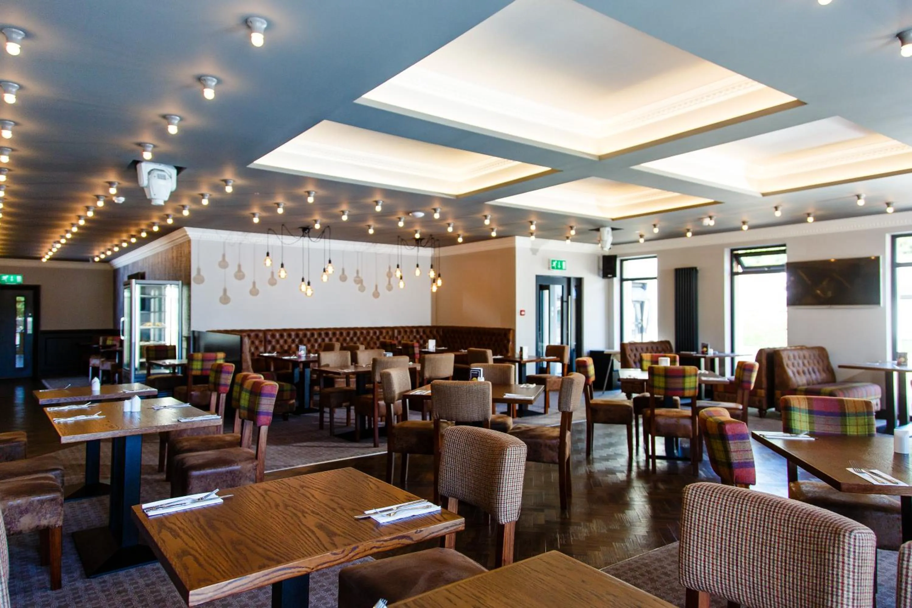 Restaurant/places to eat in Adamson Hotel