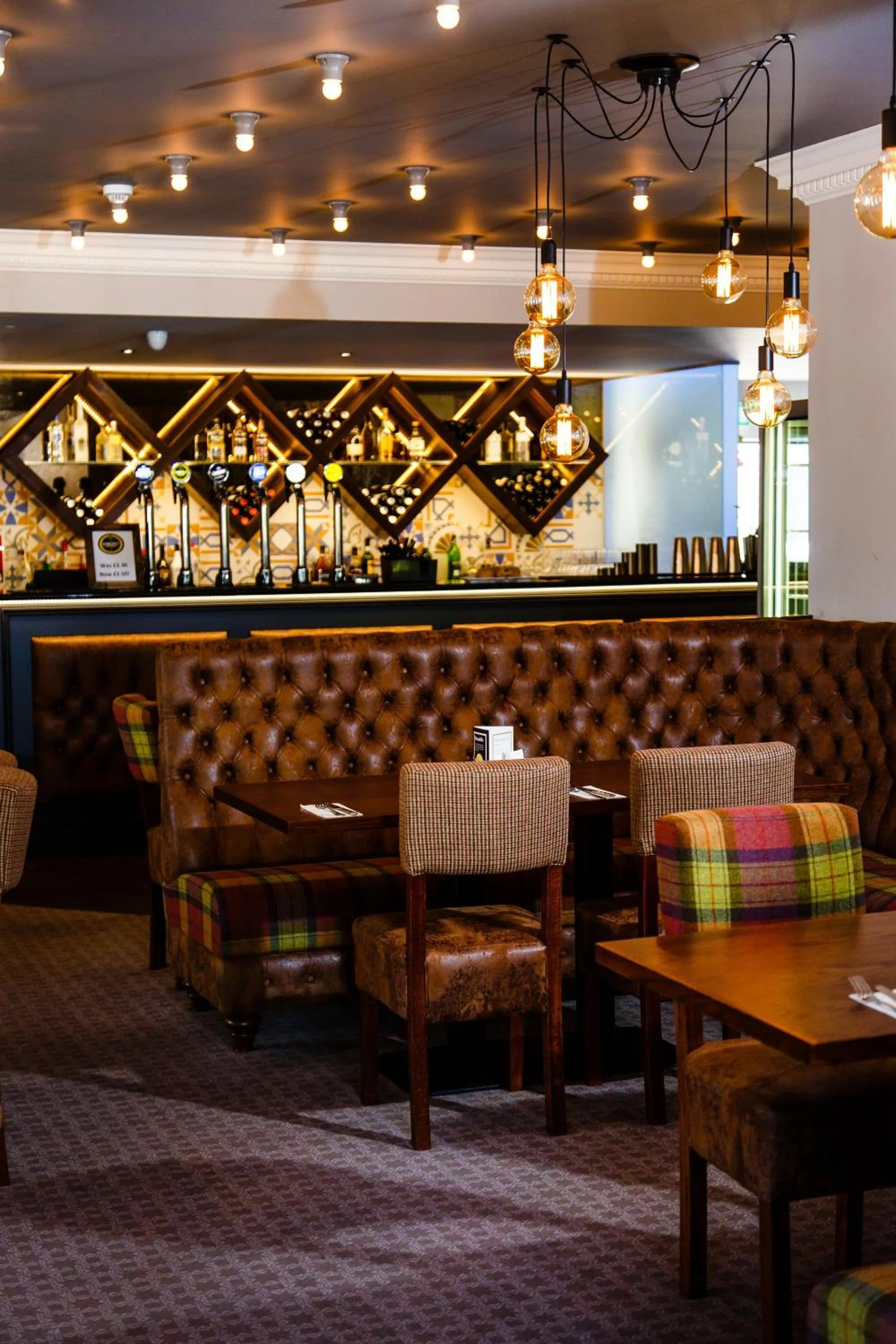 Restaurant/places to eat in Adamson Hotel