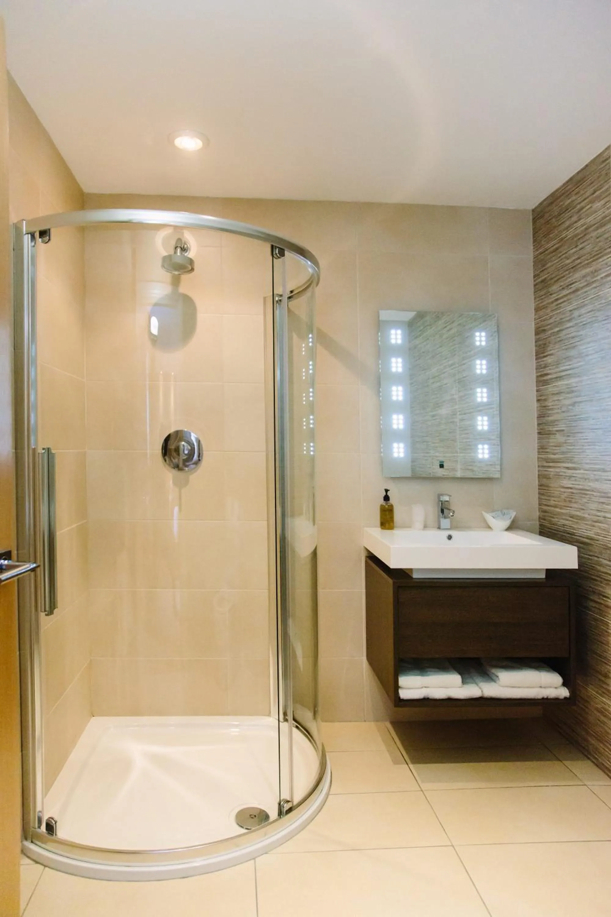 Shower in Adamson Hotel