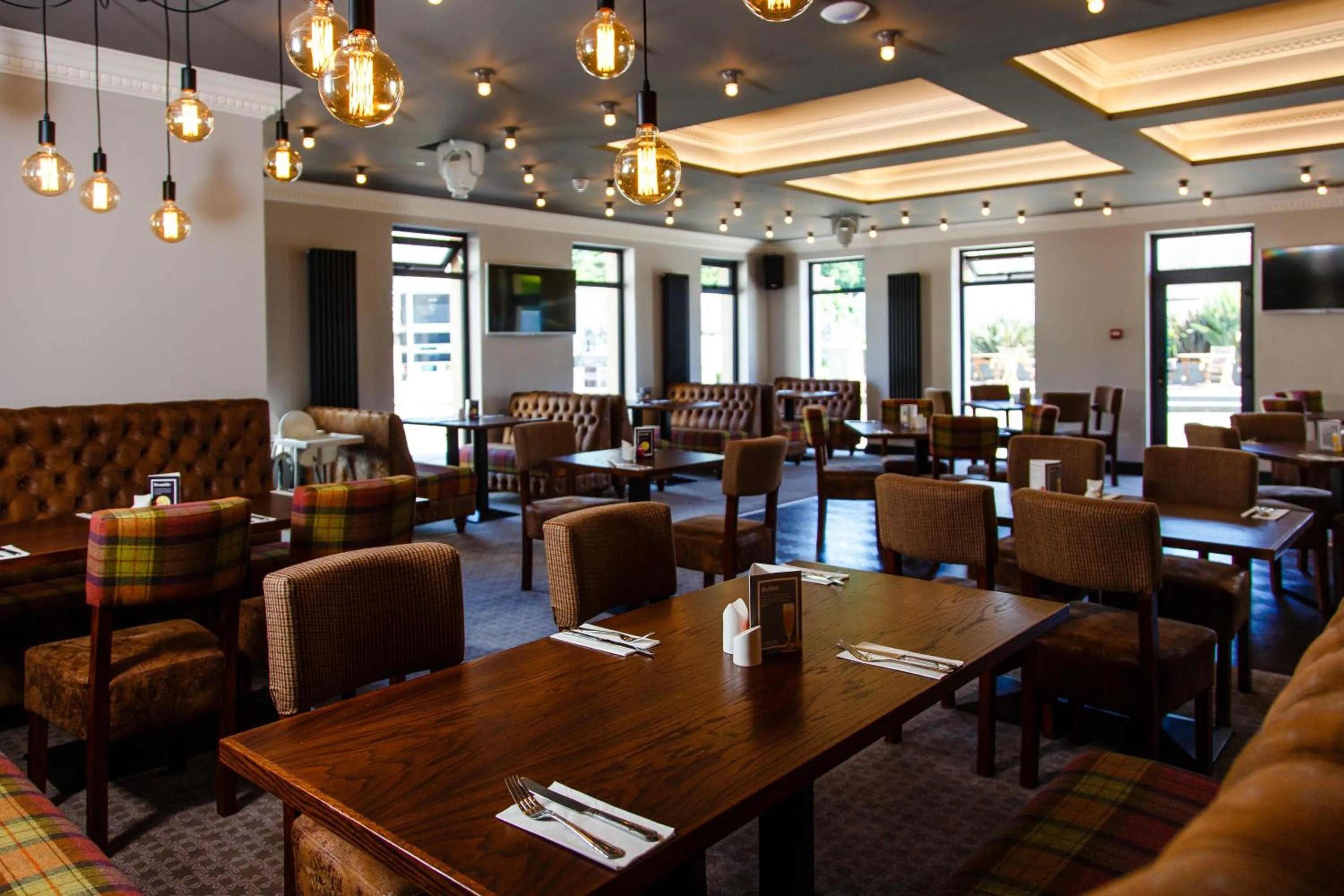 Restaurant/places to eat in Adamson Hotel