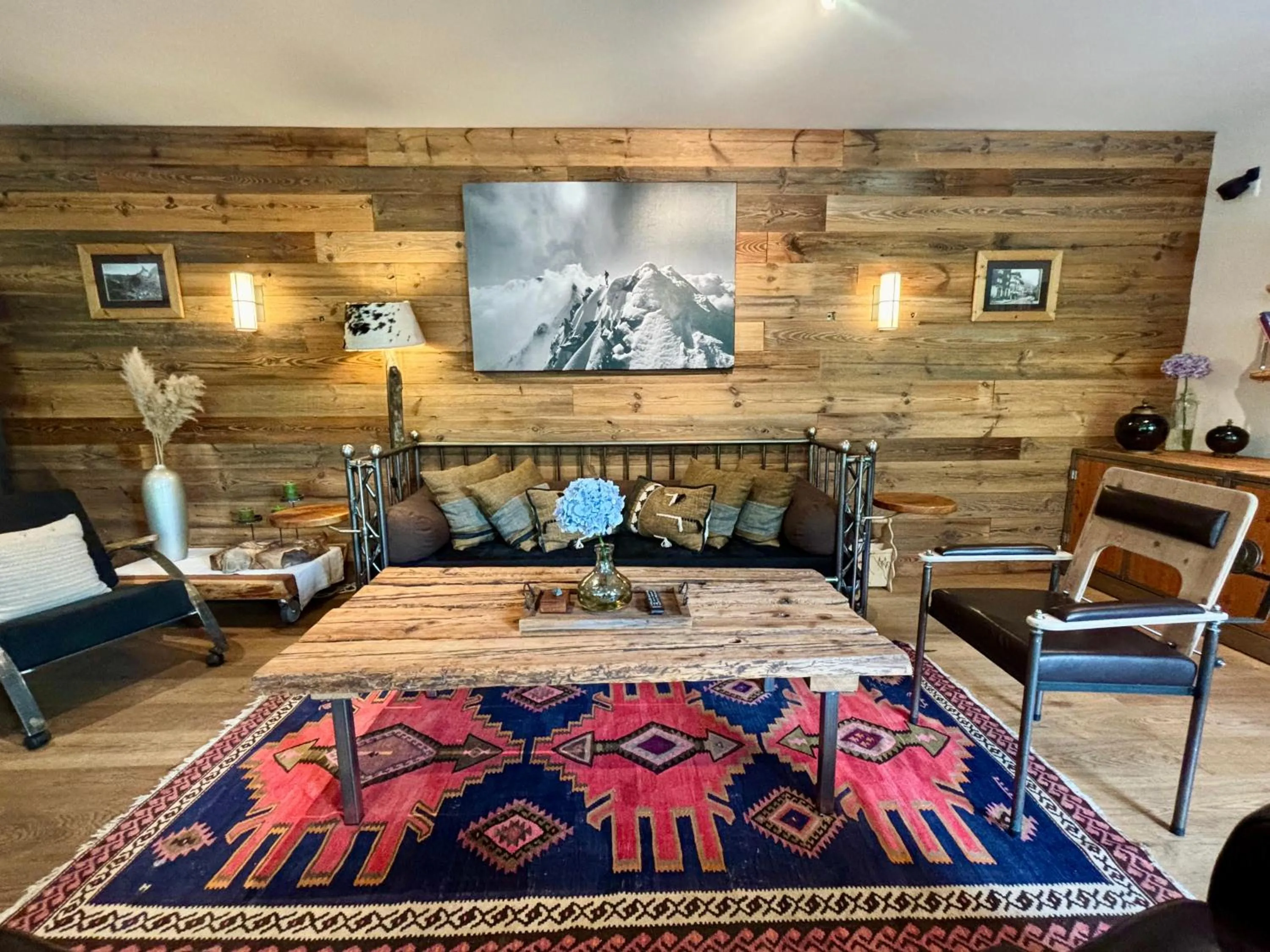 Communal lounge/ TV room in Alpenlodge