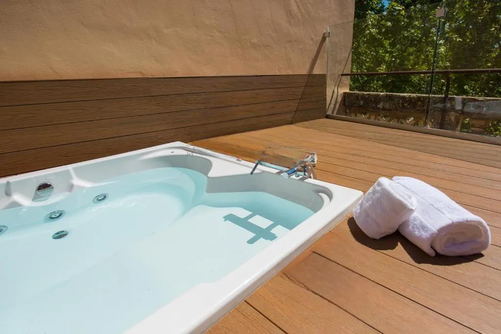 Hot Tub in TI Central Maria