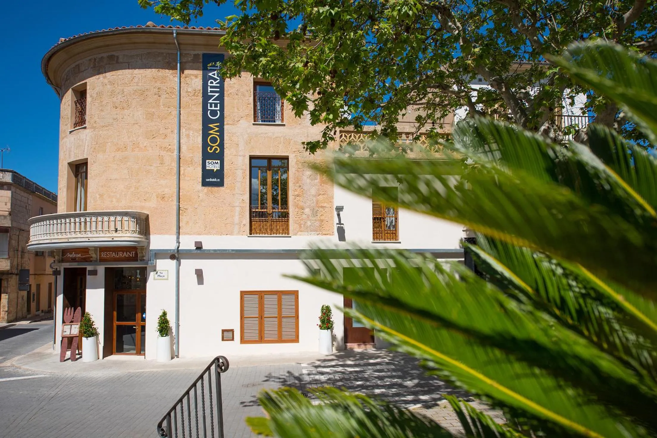 Facade/entrance in TI Central Maria