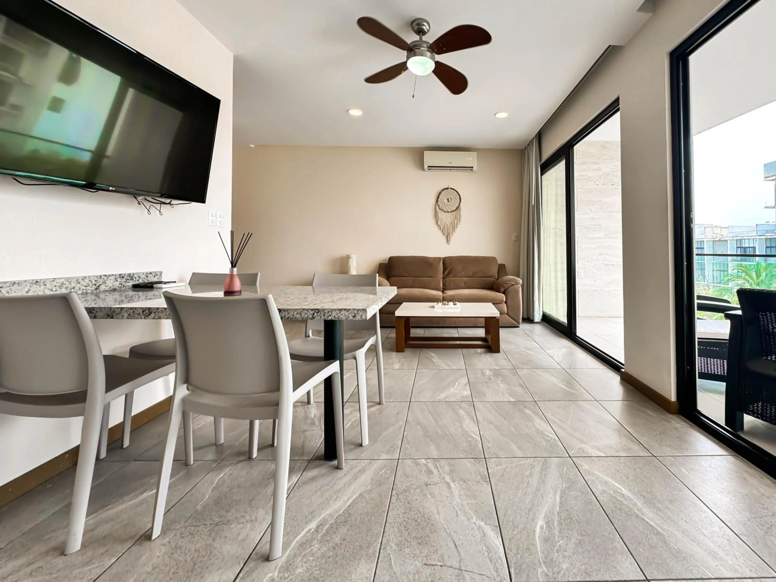 TV and multimedia in Grand Fifty Suites