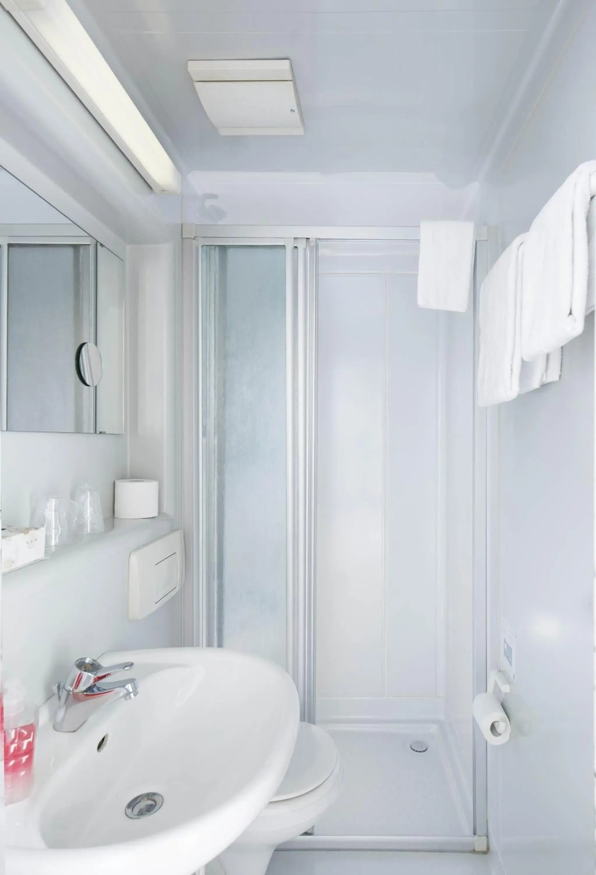 Economy Double Room in Hotel Moerser Hof Economy Double Room in Hotel Moerser Hof