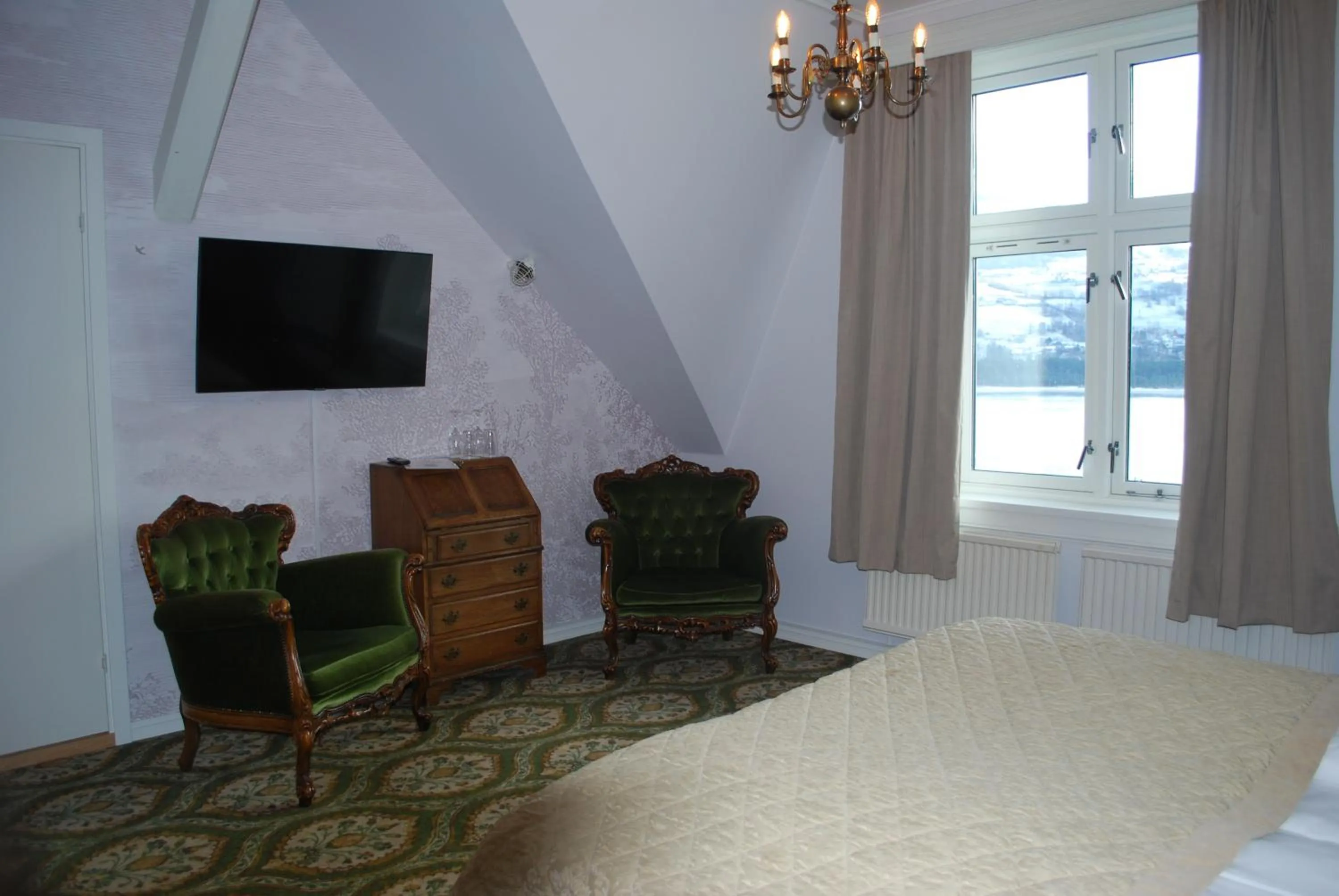 TV and multimedia, Bed in Fleischer's Hotel