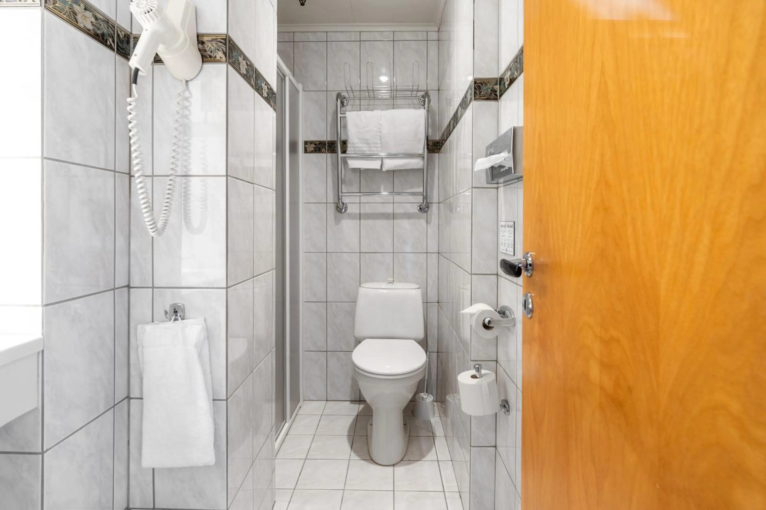 Shower in Fleischer's Hotel