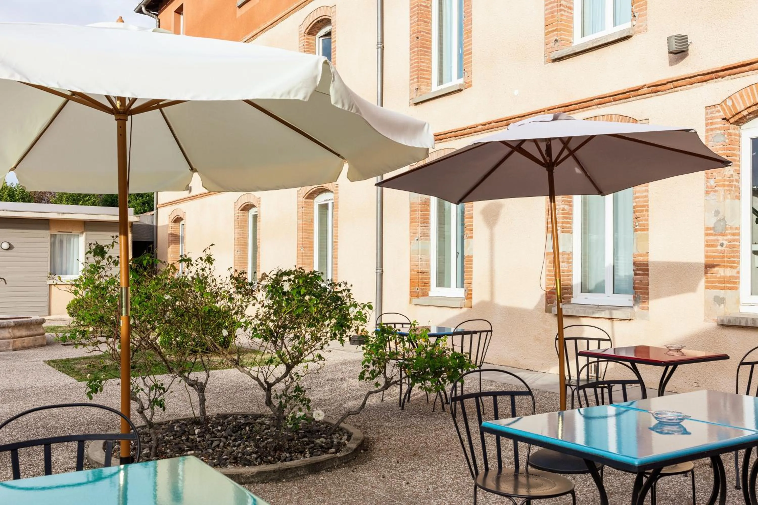 Patio in ibis Styles Toulouse Lavaur