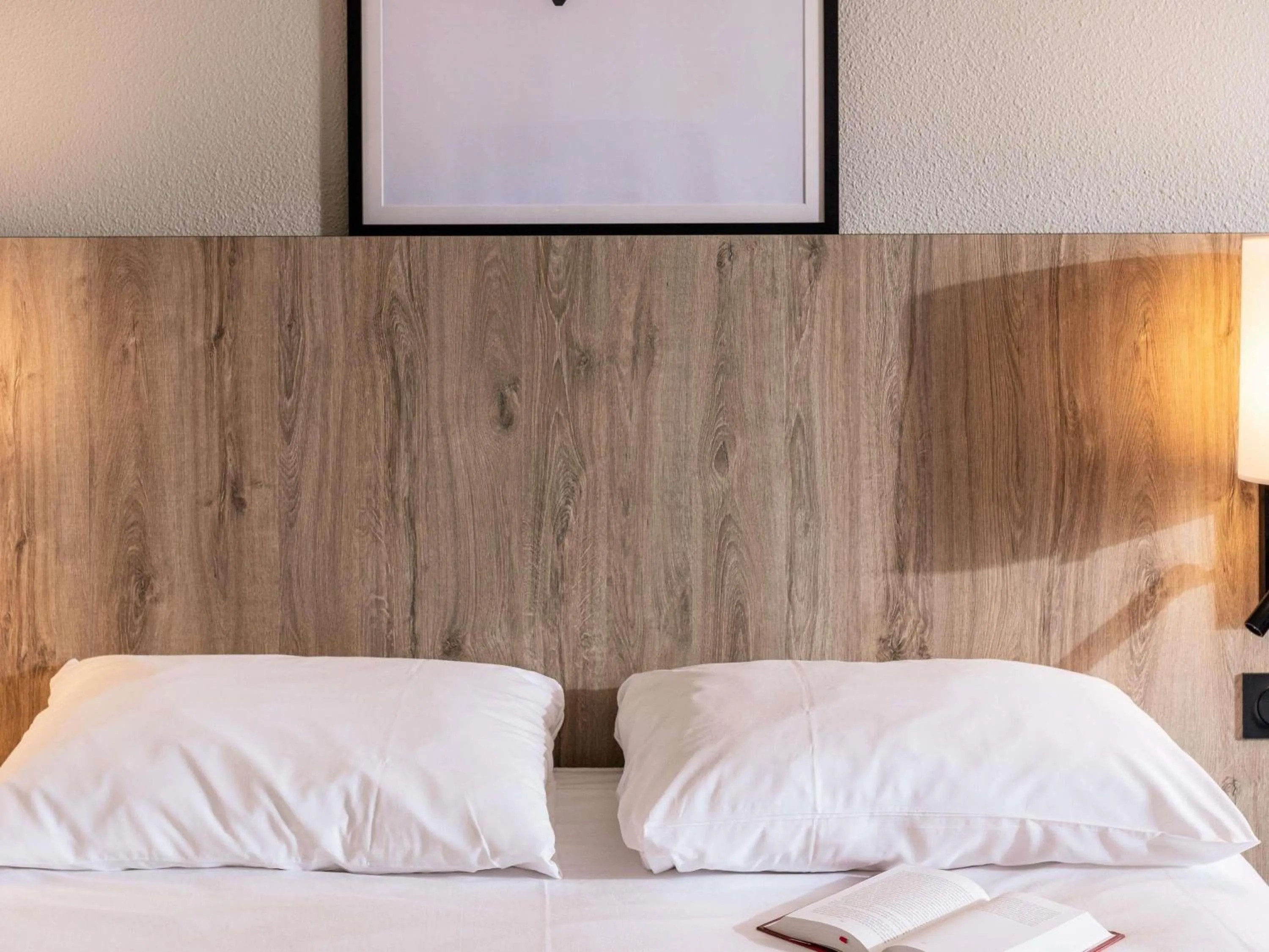 Bedroom, Bed in ibis Styles Toulouse Lavaur