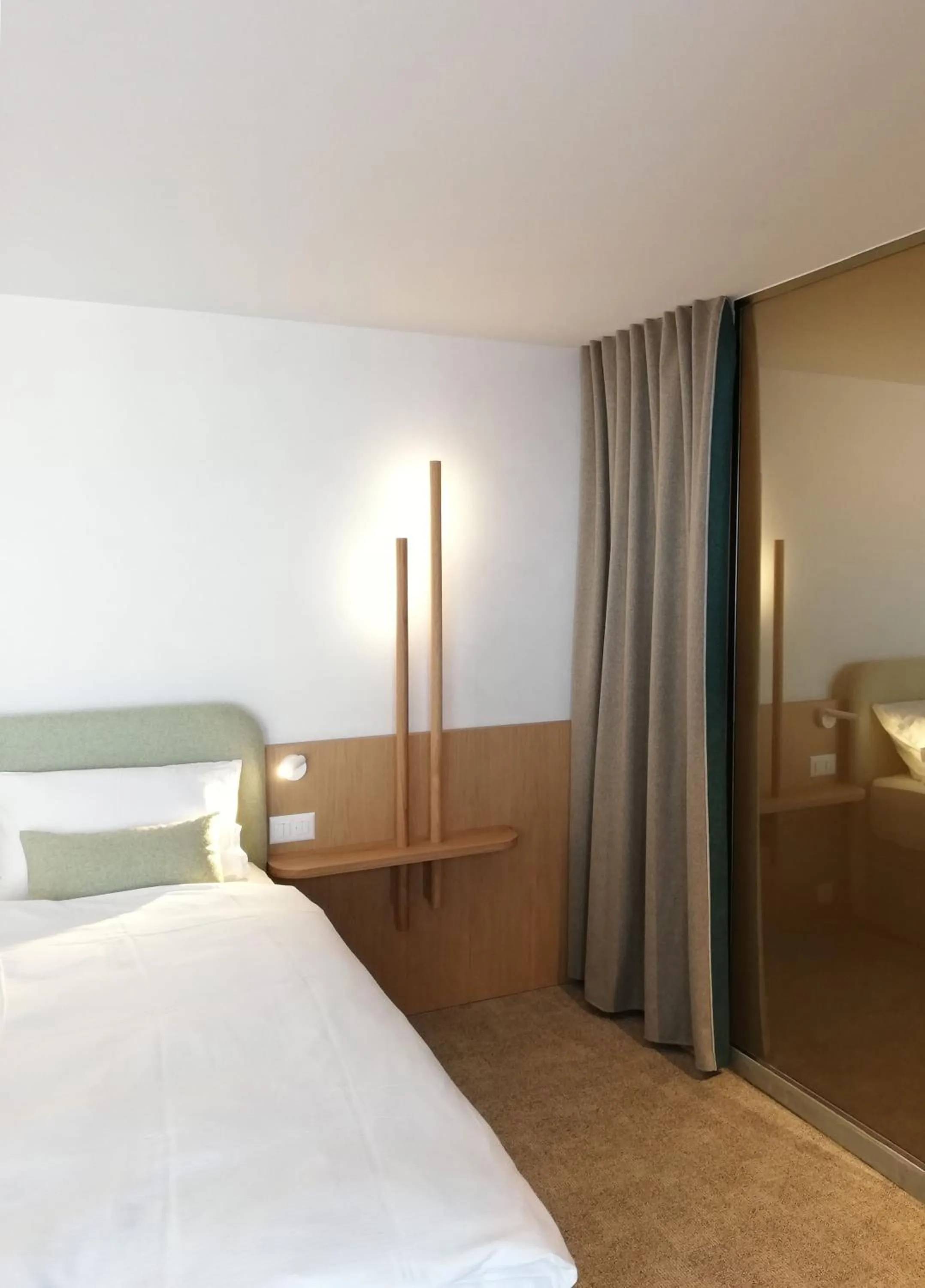 Shower, Bed in Carina - Design&Lifestyle hotel