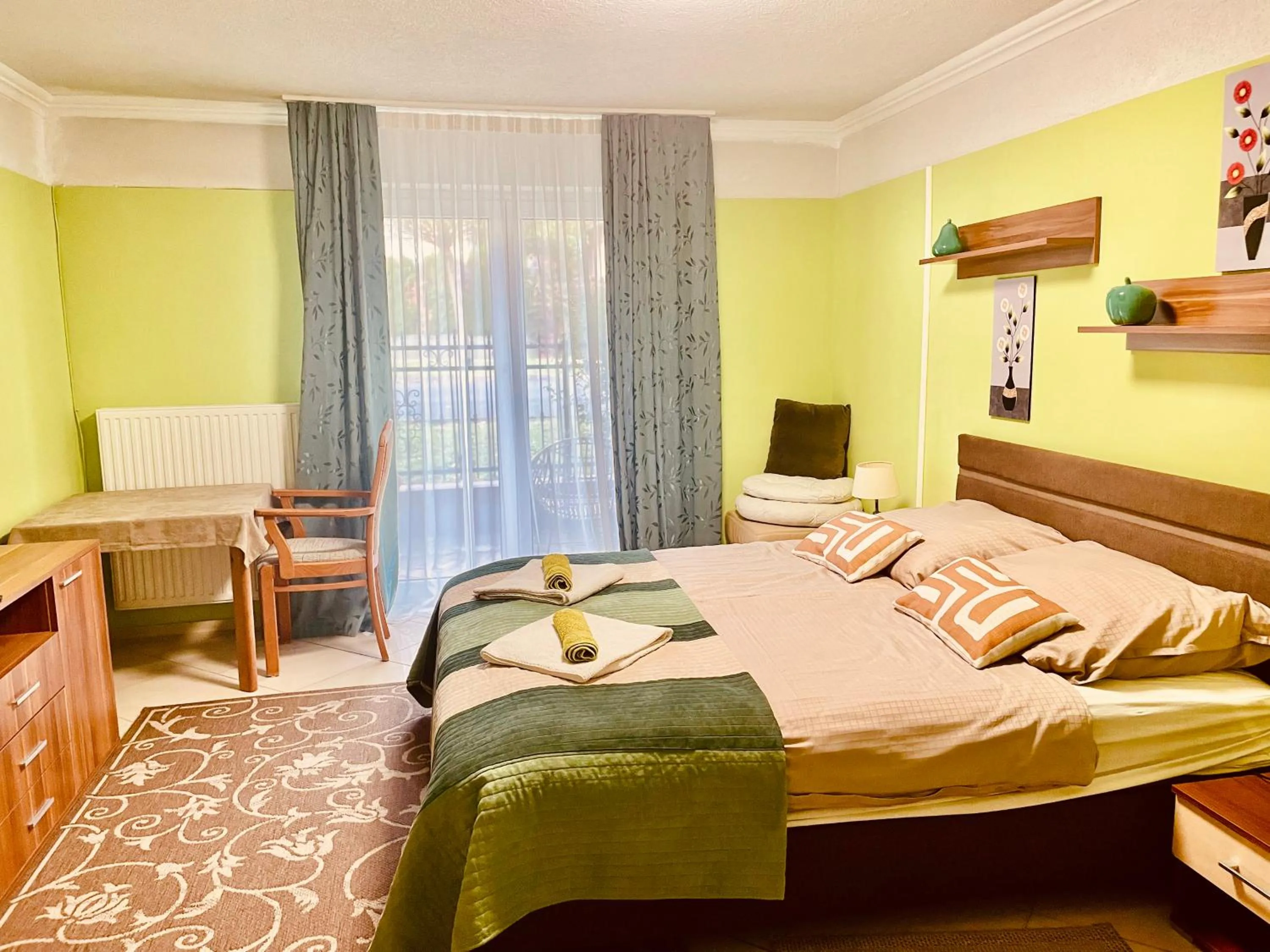 Bedroom, Bed in Villa Lux