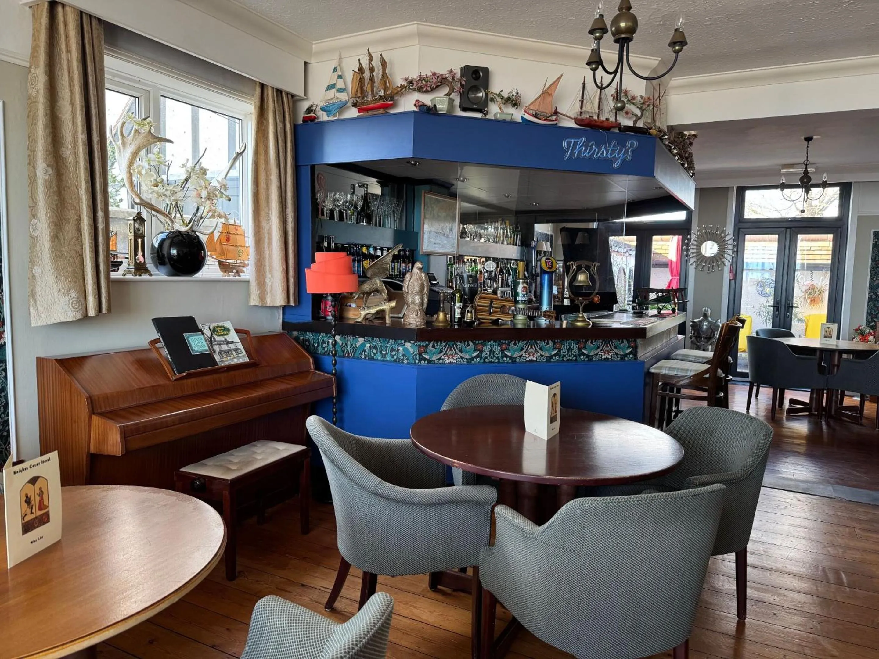 Lounge or bar in Knights Court