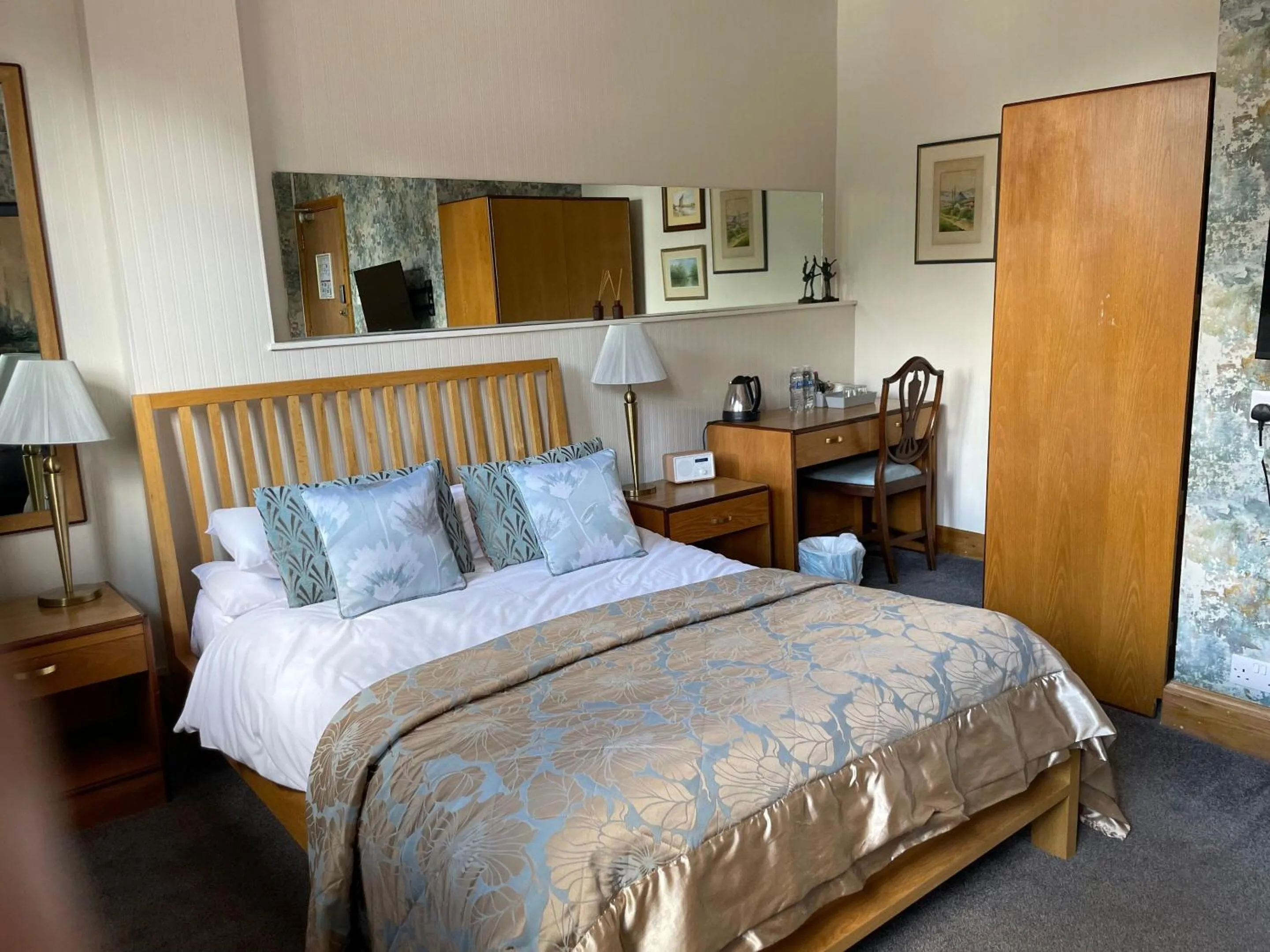 Bedroom, Bed in Knights Court