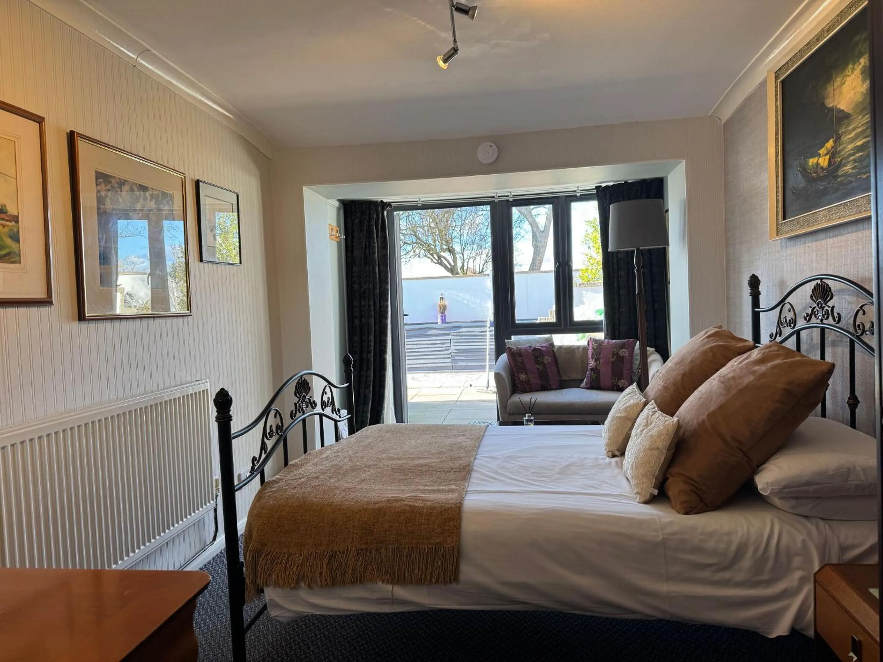 Bedroom, Bed in Knights Court