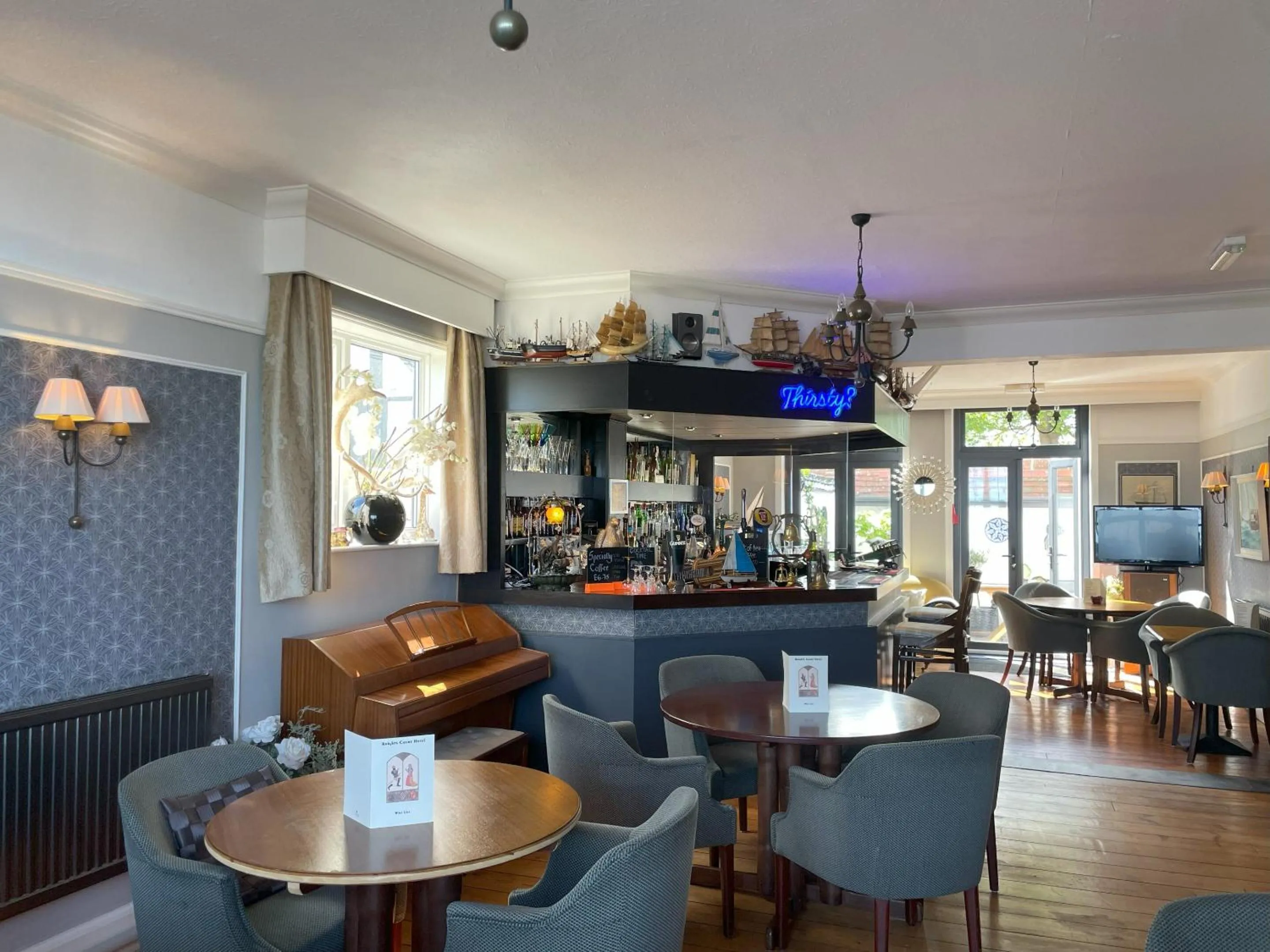 Lounge or bar in Knights Court