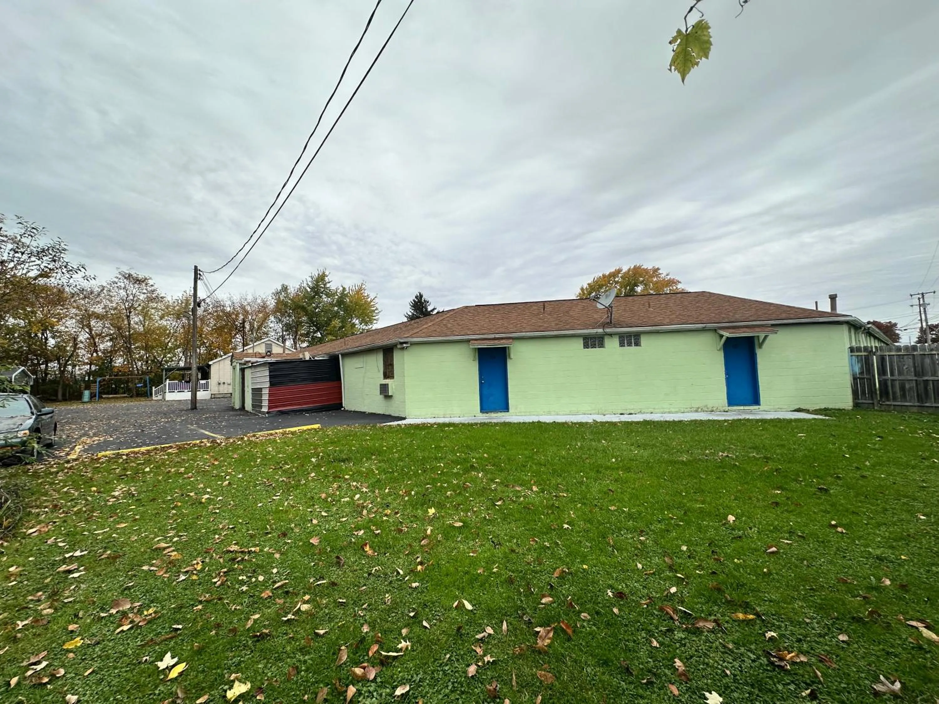 Property building in Westgate Manor Motel Austintown & Youngstown OHIO