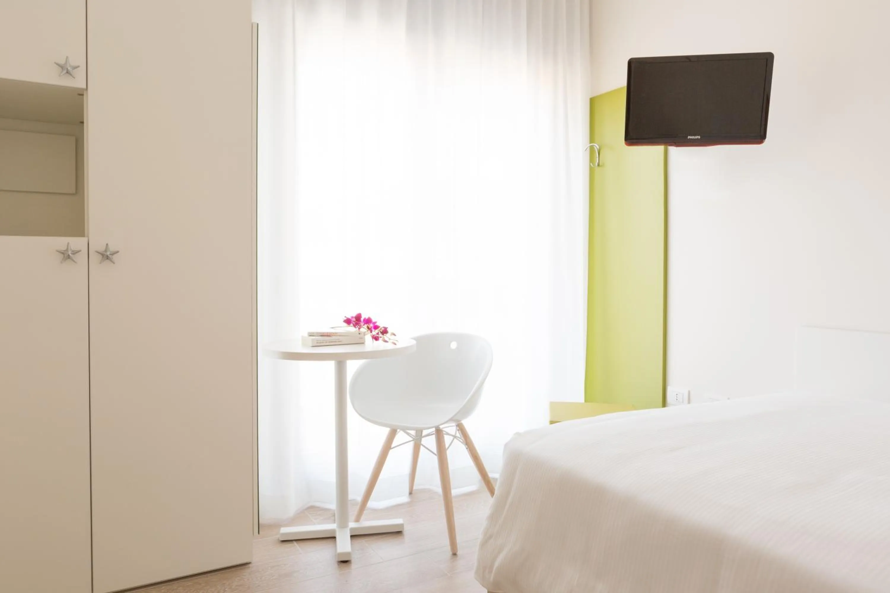 View (from property/room), Bed in Hotel Mediterraneo