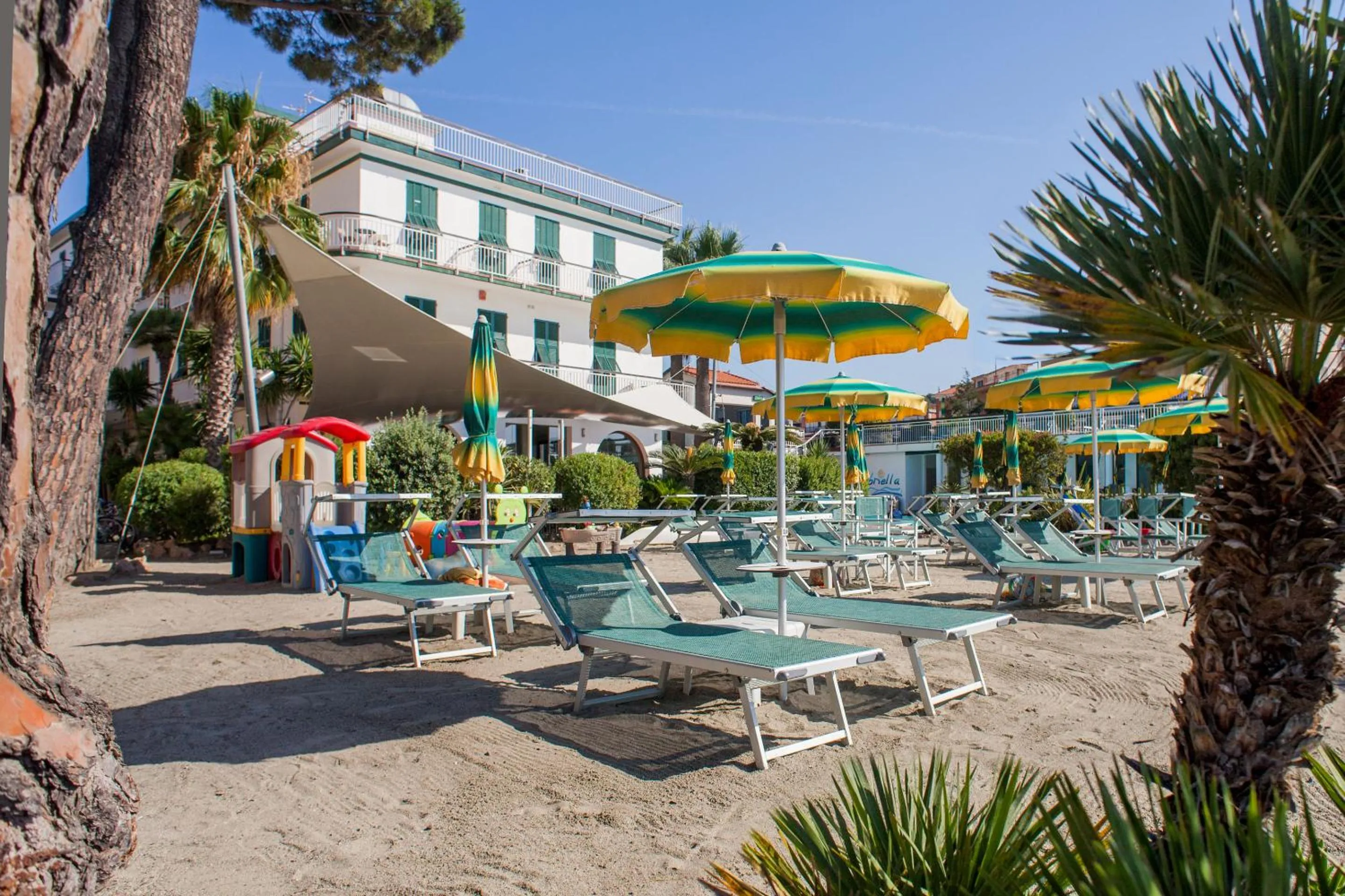 sunbed in Hotel Gabriella