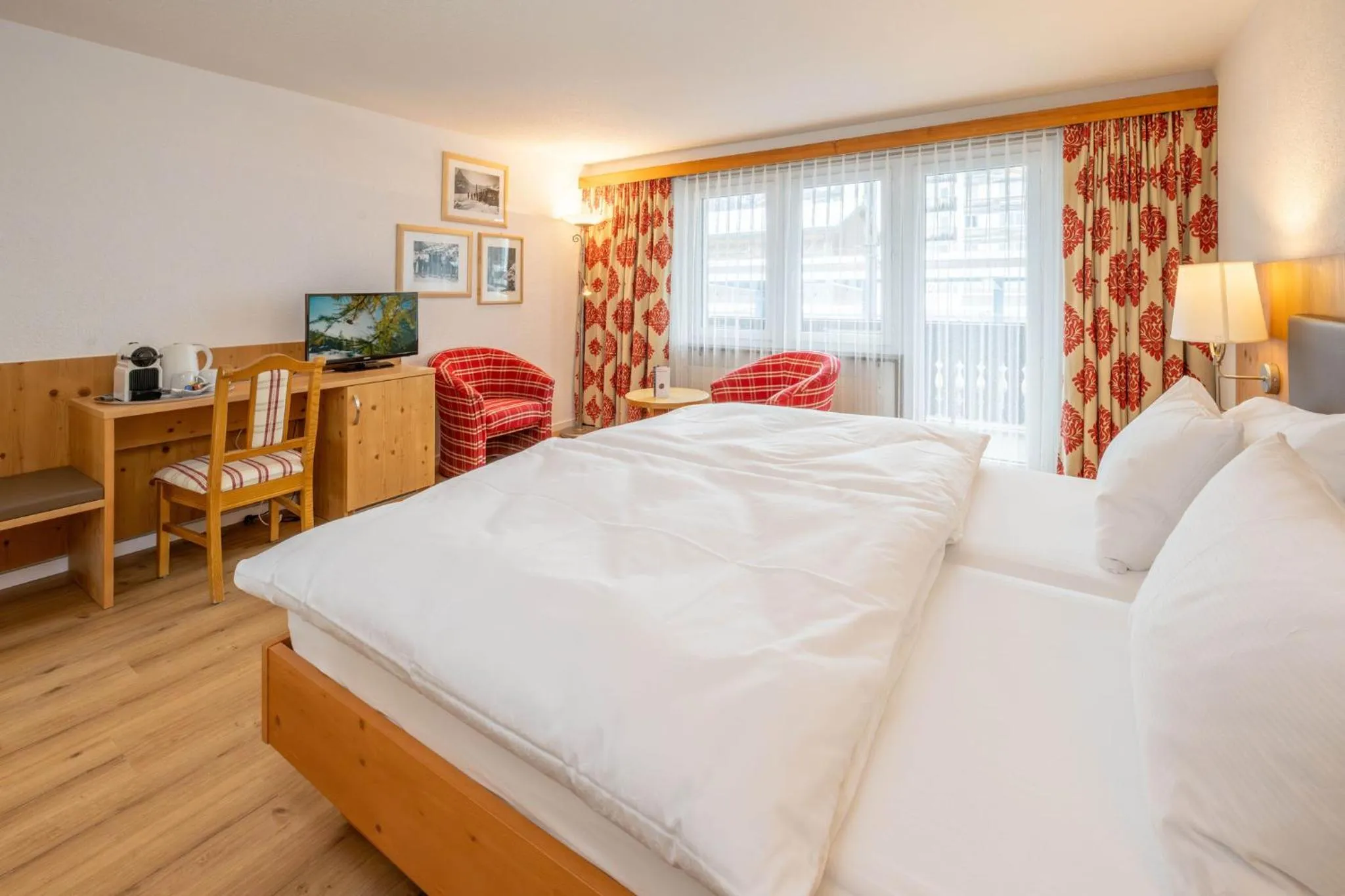 Staff, Bed in Hotel Sarazena