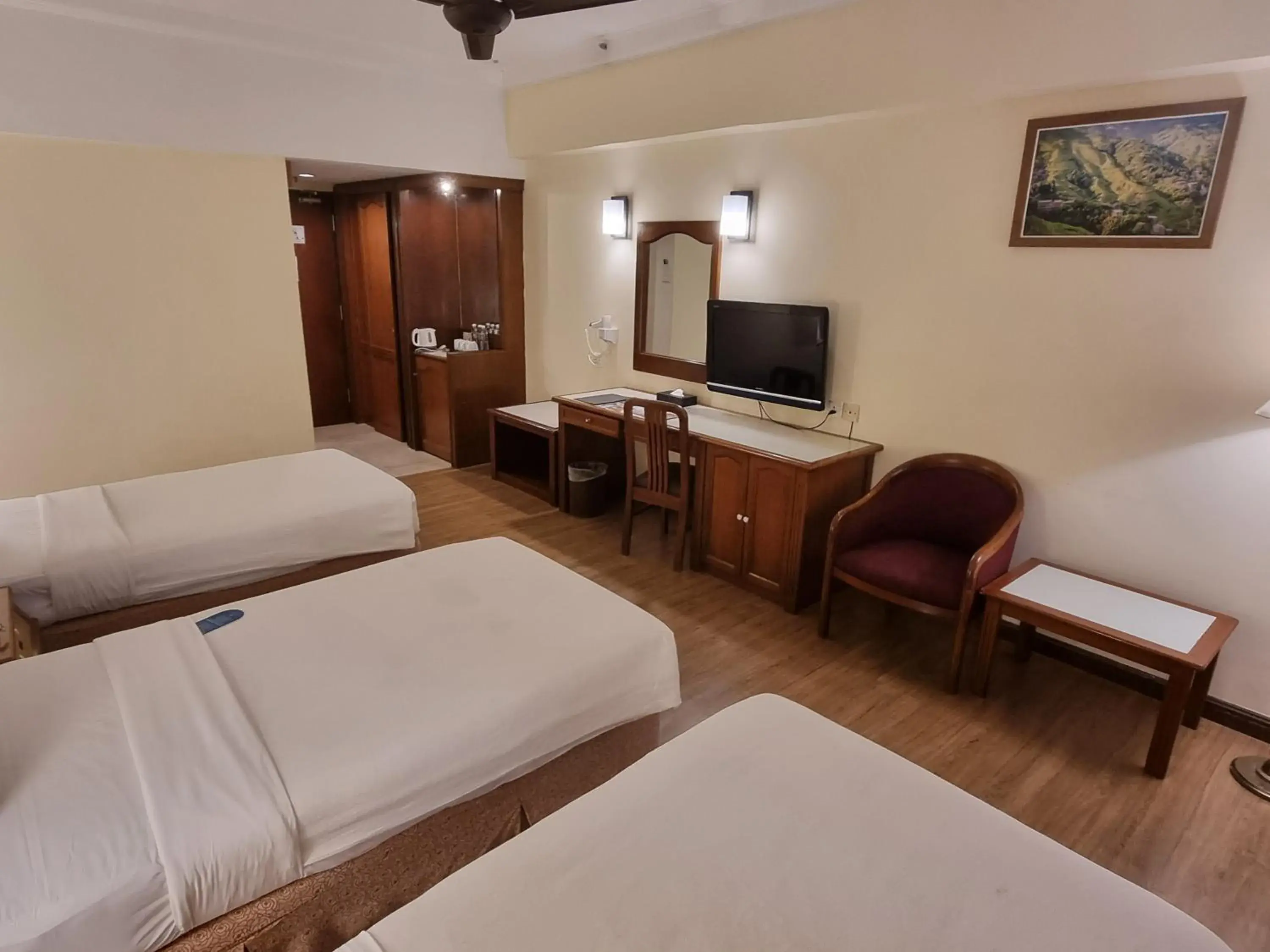 Triple Room with Shower in Heritage Hotel Cameron Highlands Triple Room with Shower in Heritage Hotel Cameron Highlands