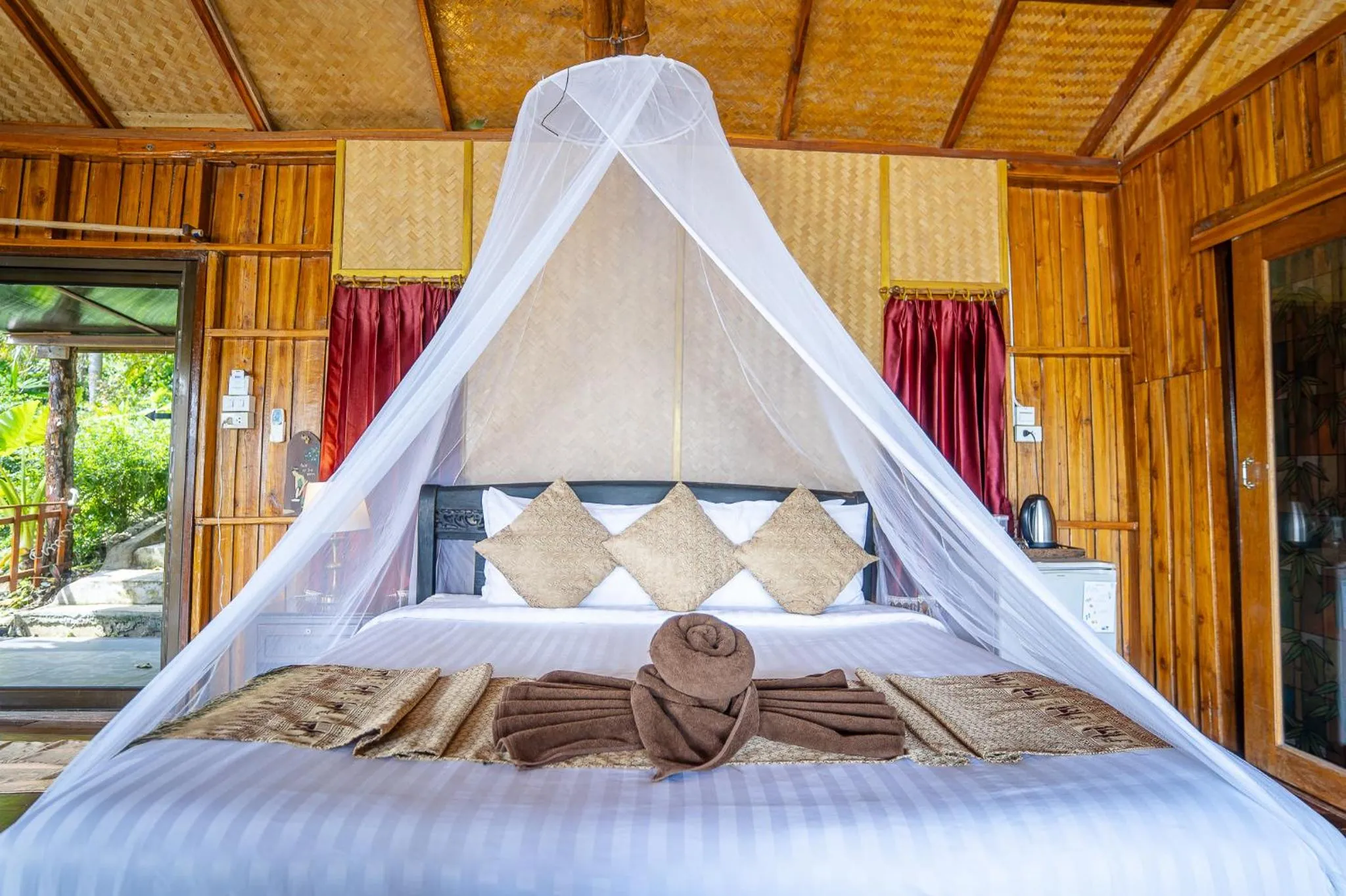 Bedroom, Bed in Koh Jum Resort