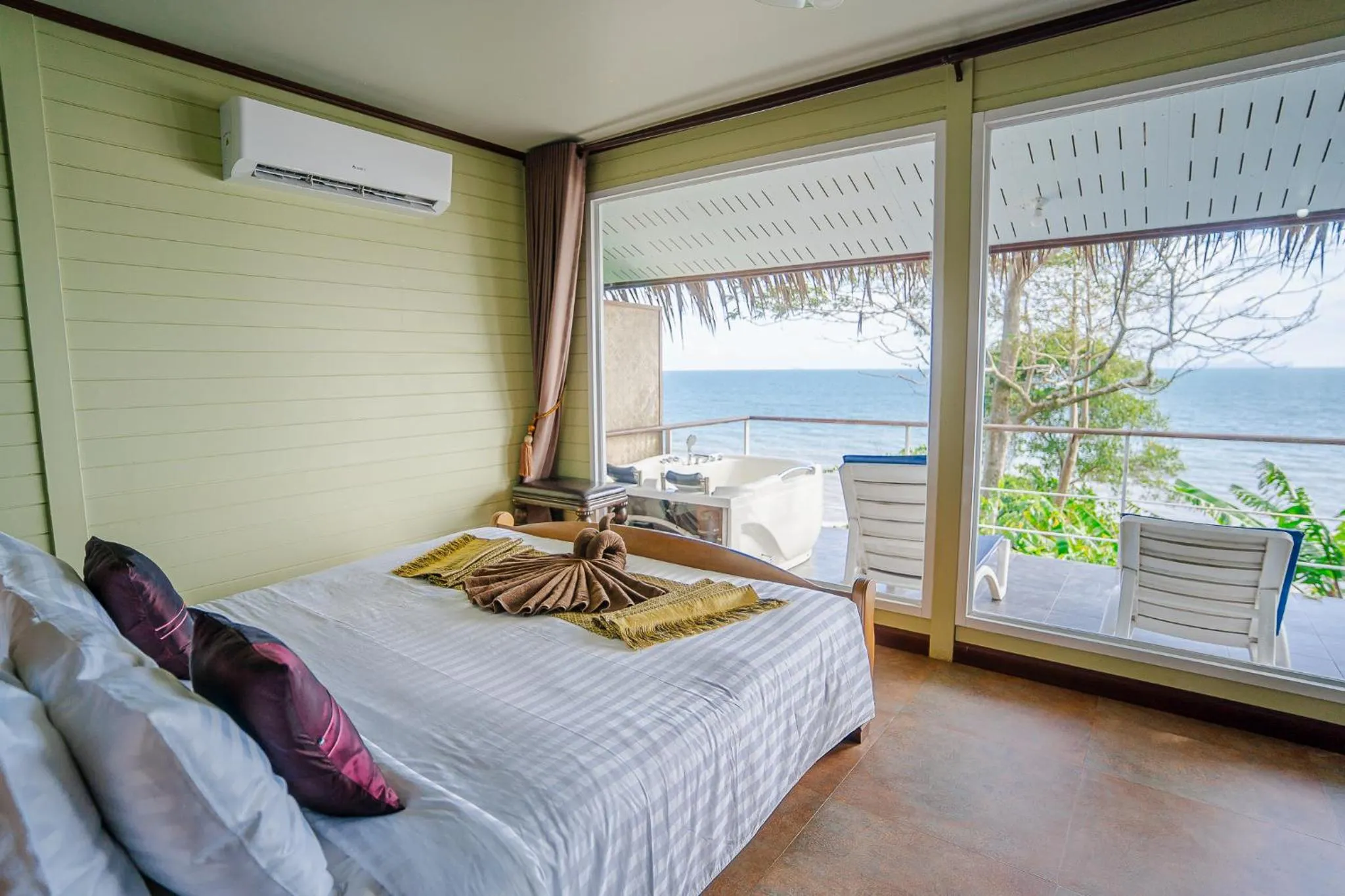 Bedroom, Bed in Koh Jum Resort