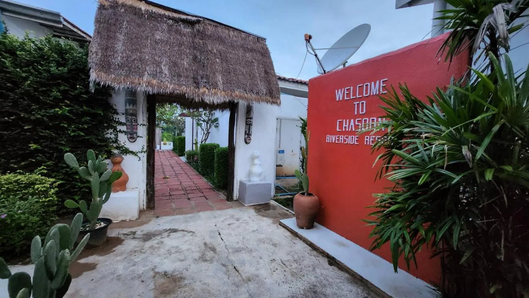 Chasorn Riverside Resort