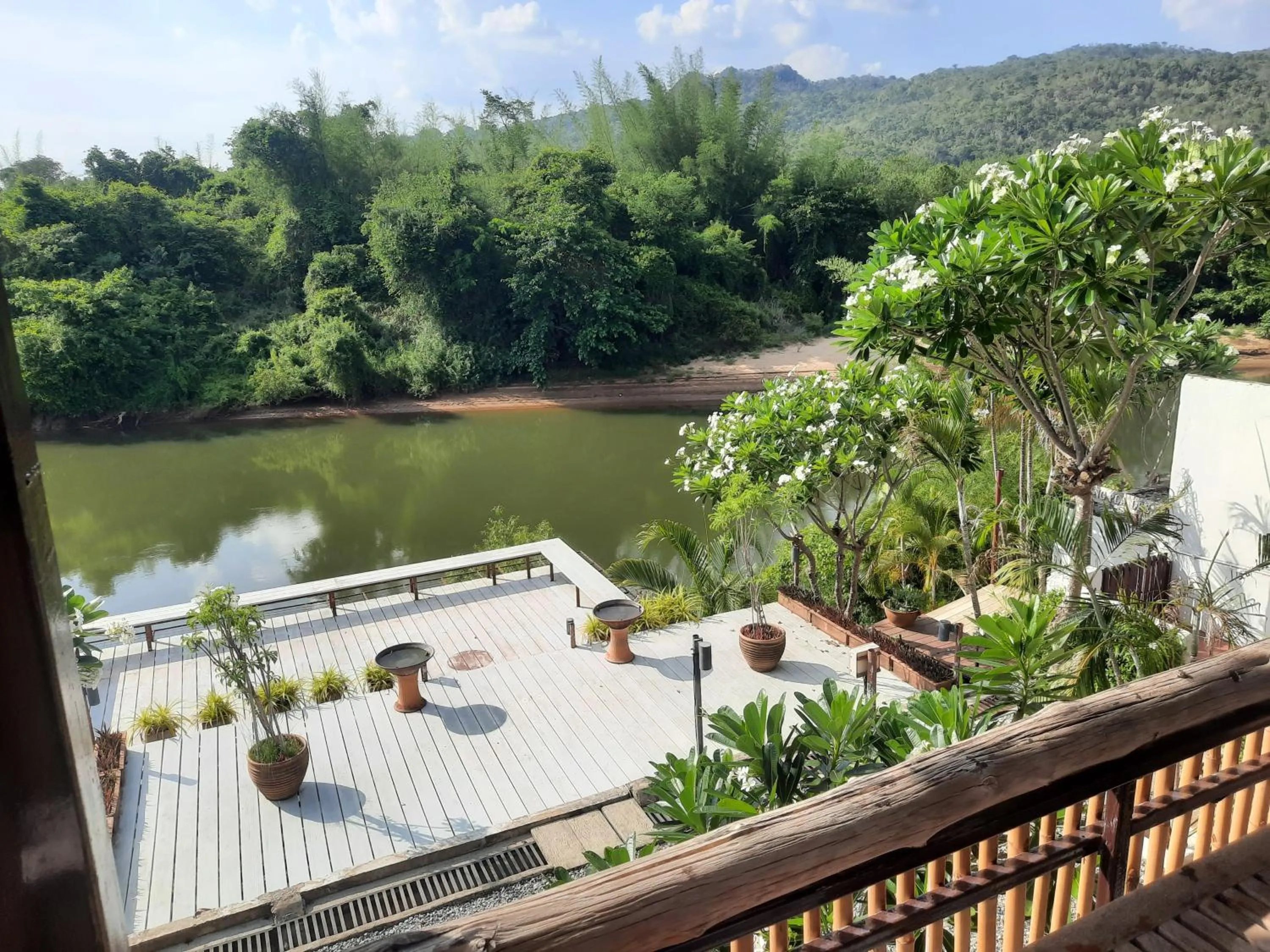 Chasorn Riverside Resort