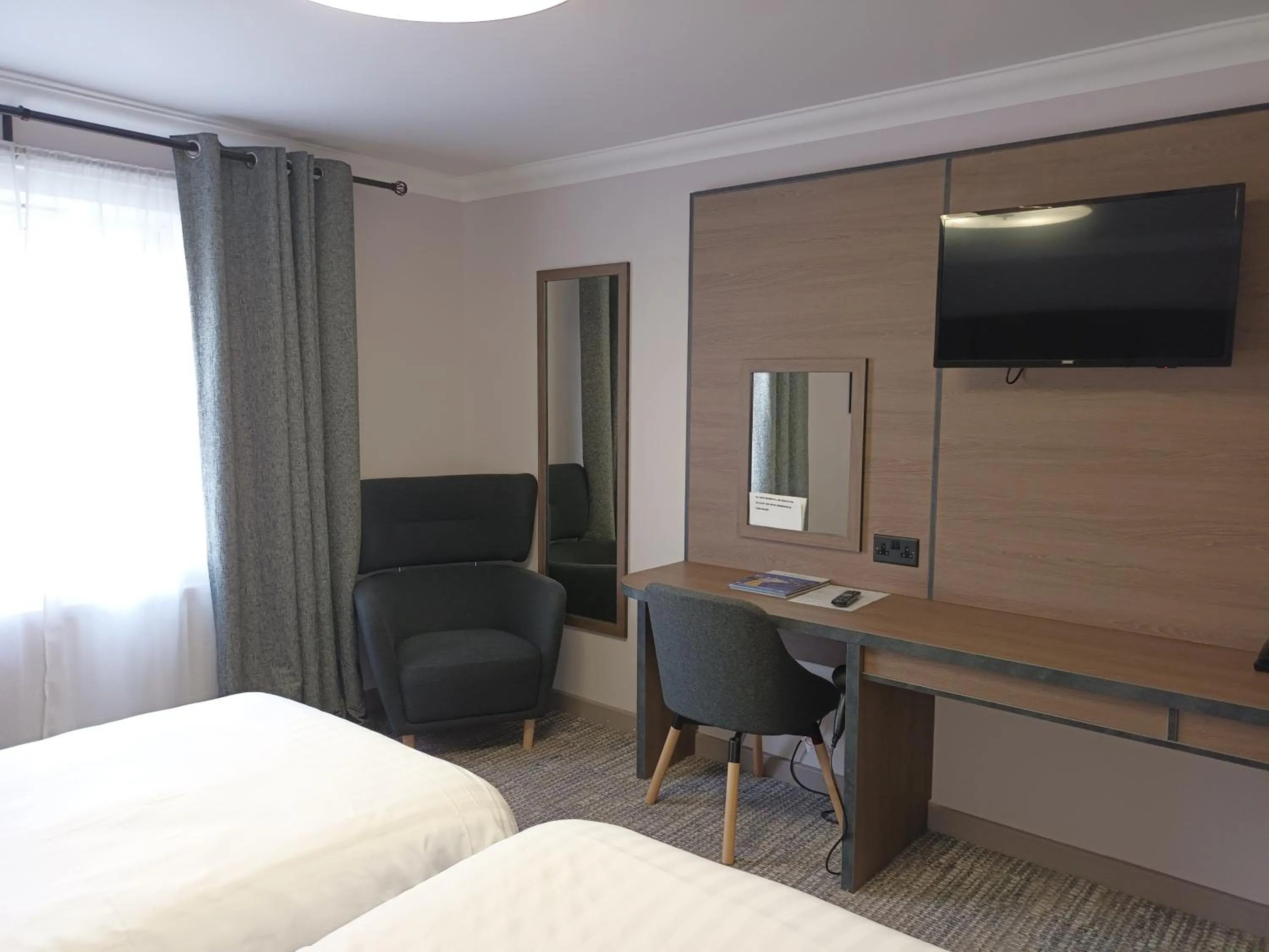 TV and multimedia, Bed in Corn Mill Lodge Hotel