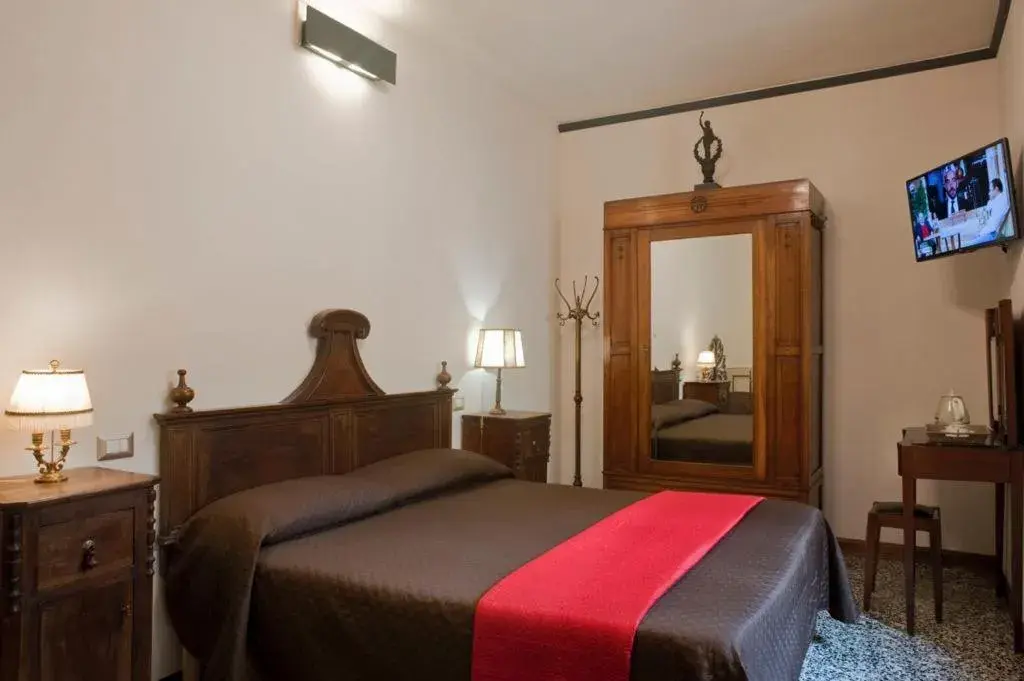 Triple Room with Balcony in Dolce Rosa ♡ Centro Storico Triple Room with Balcony in Dolce Rosa ♡ Centro Storico