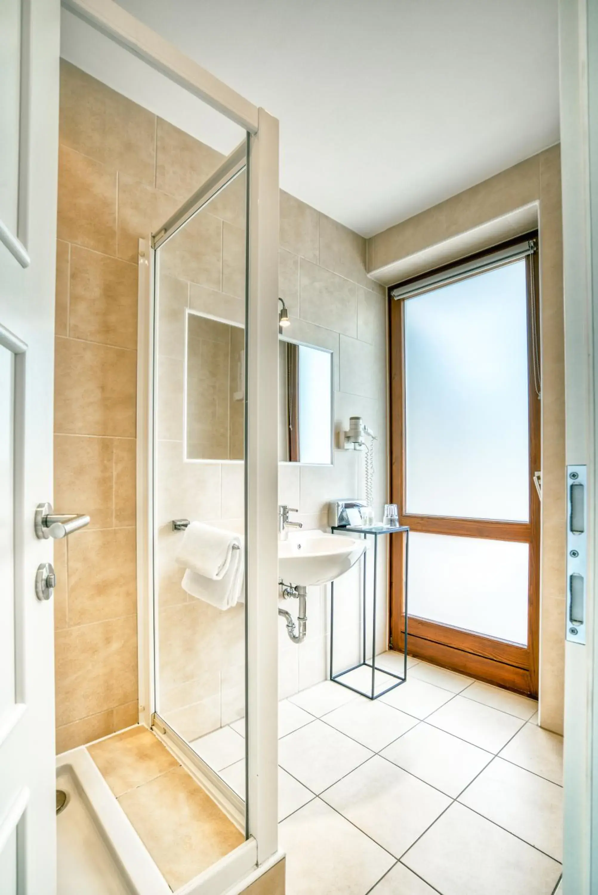 Budget Single Room in Hotel Parks Budget Single Room in Hotel Parks