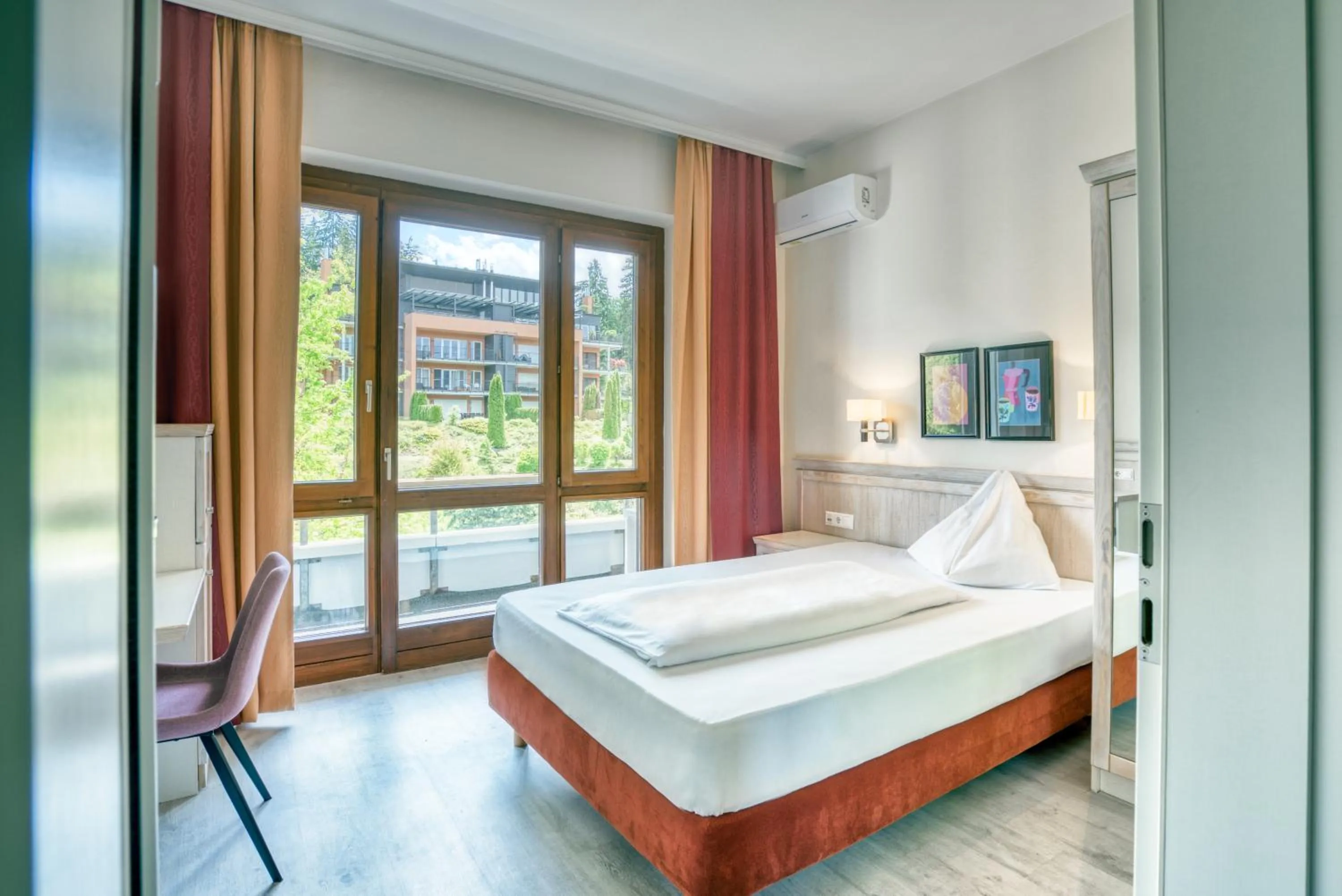 Photo of the whole room, Bed in Hotel Parks