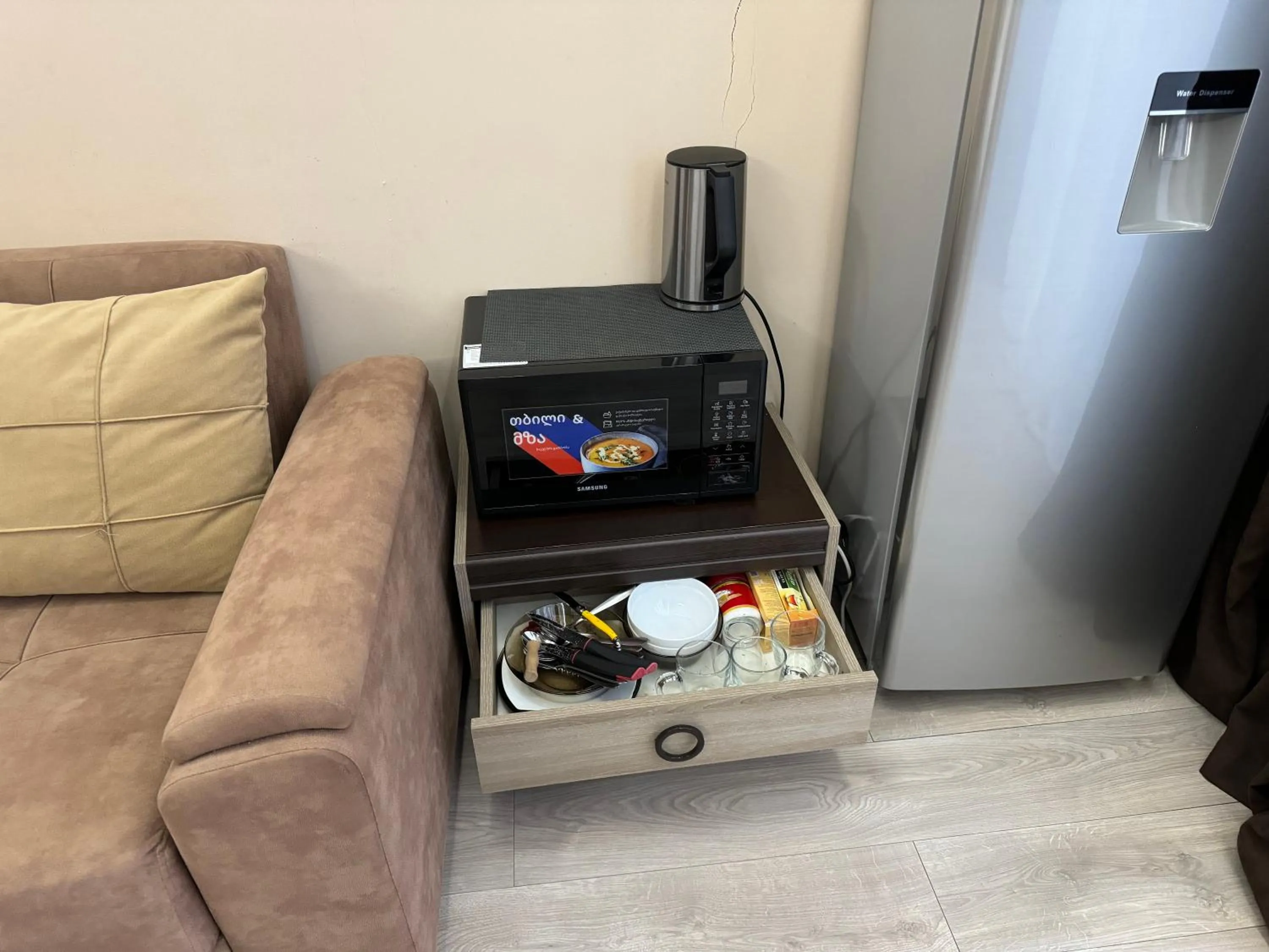 Coffee/tea facilities in Iko's Family Apartments