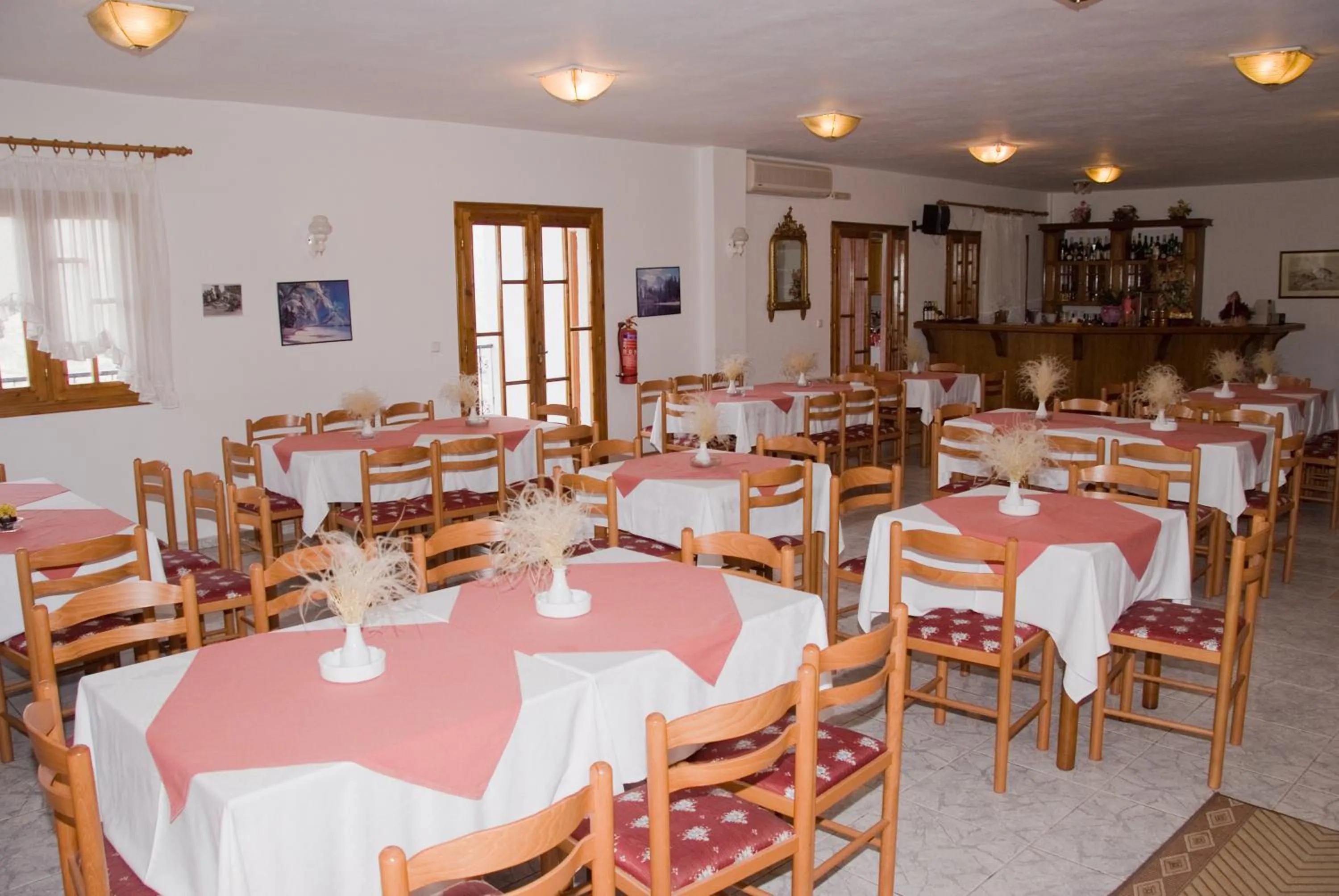 Restaurant/places to eat in Guesthouse Arsenis