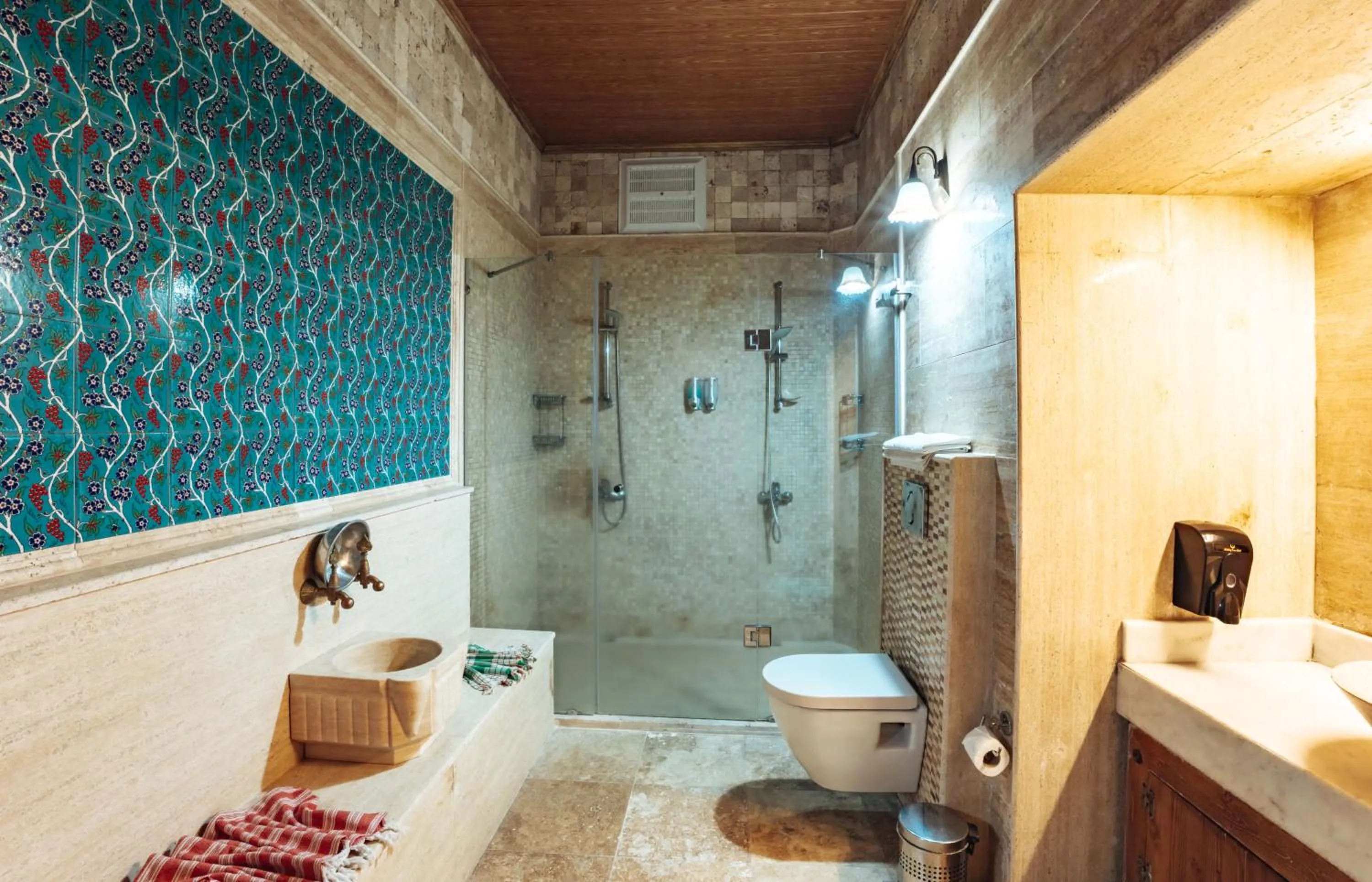 Toilet in Holiday Cave Hotel