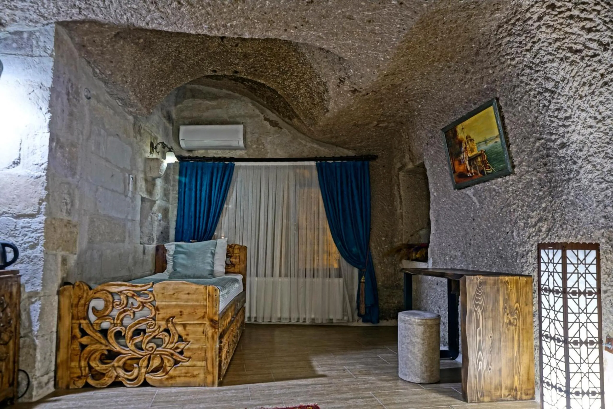 Bed in Holiday Cave Hotel